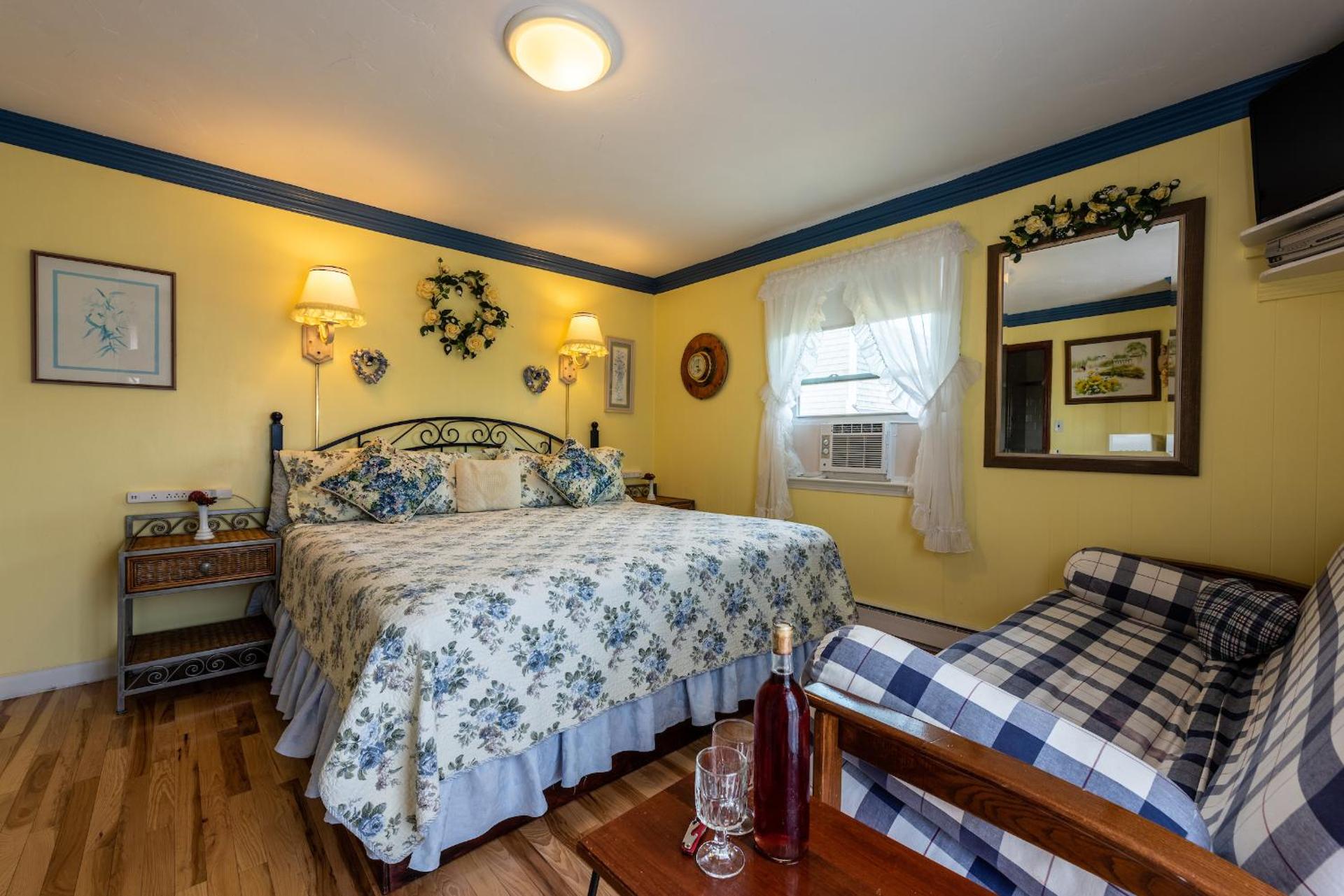 A Cape Cod Ocean Manor Inn