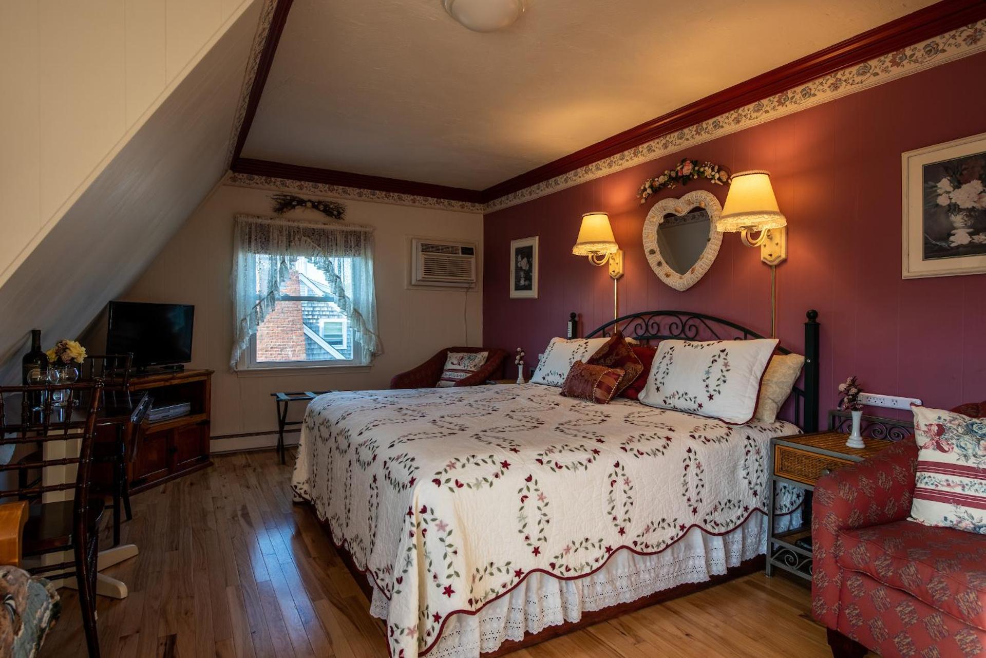 A Cape Cod Ocean Manor Inn