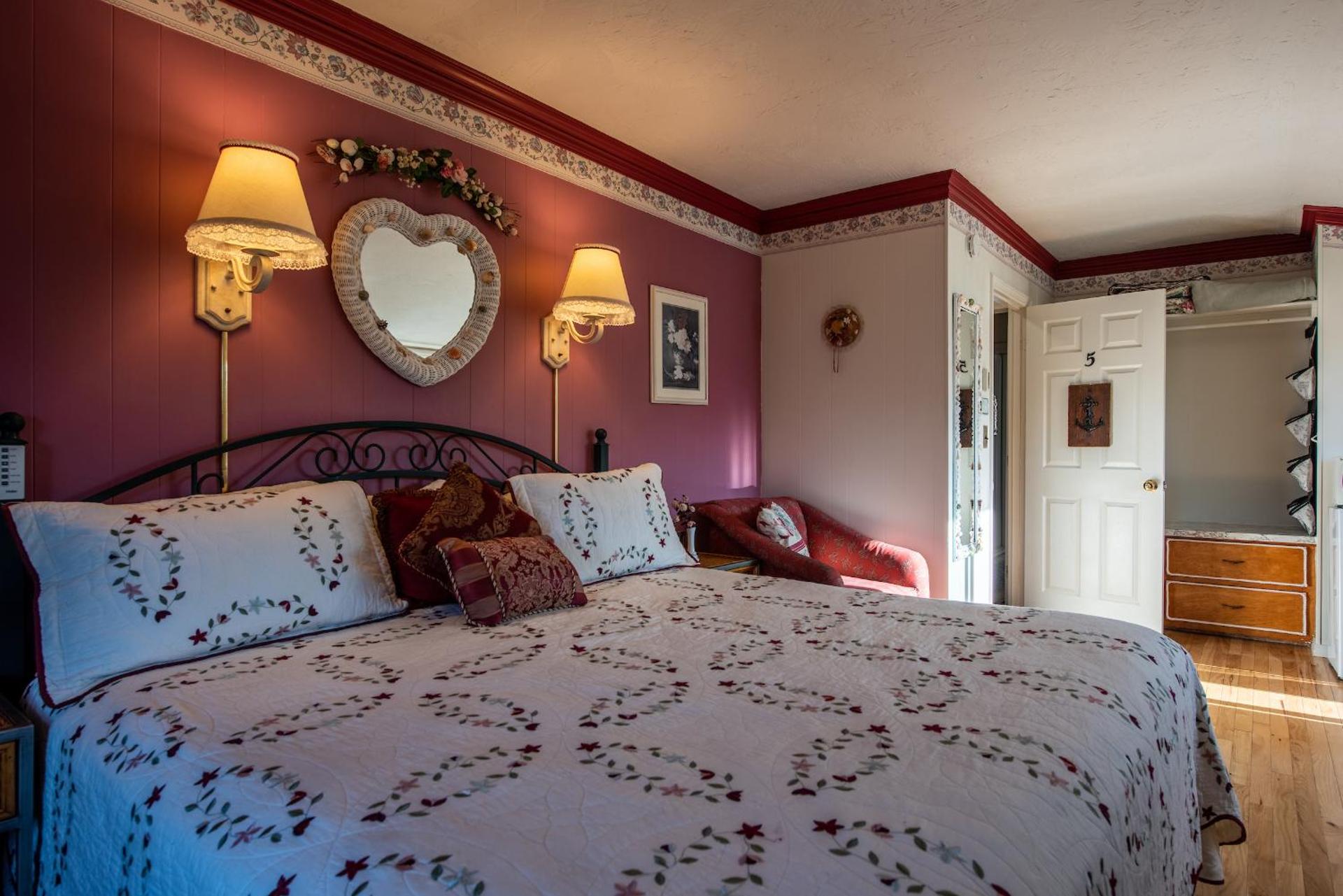 A Cape Cod Ocean Manor Inn