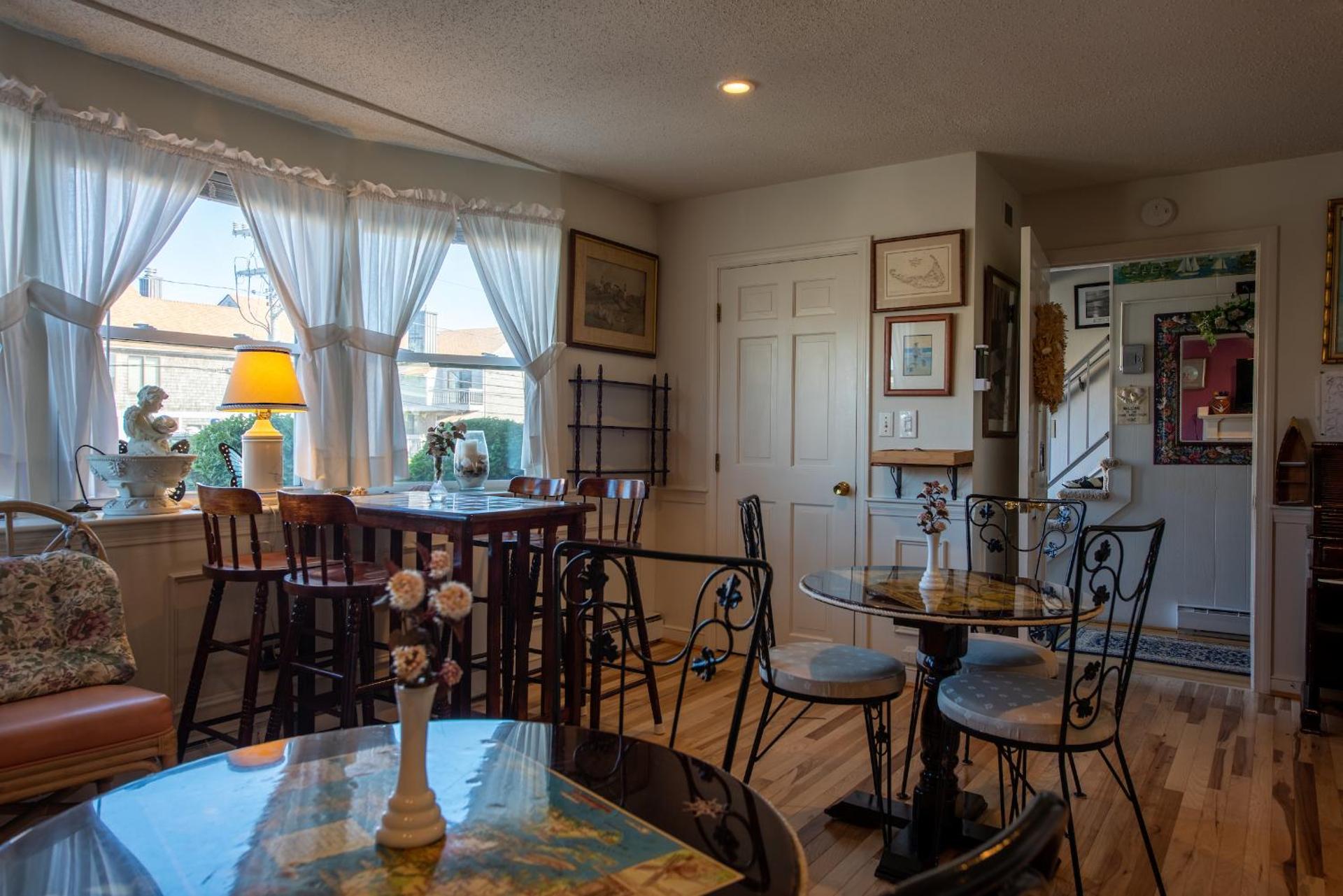 A Cape Cod Ocean Manor Inn