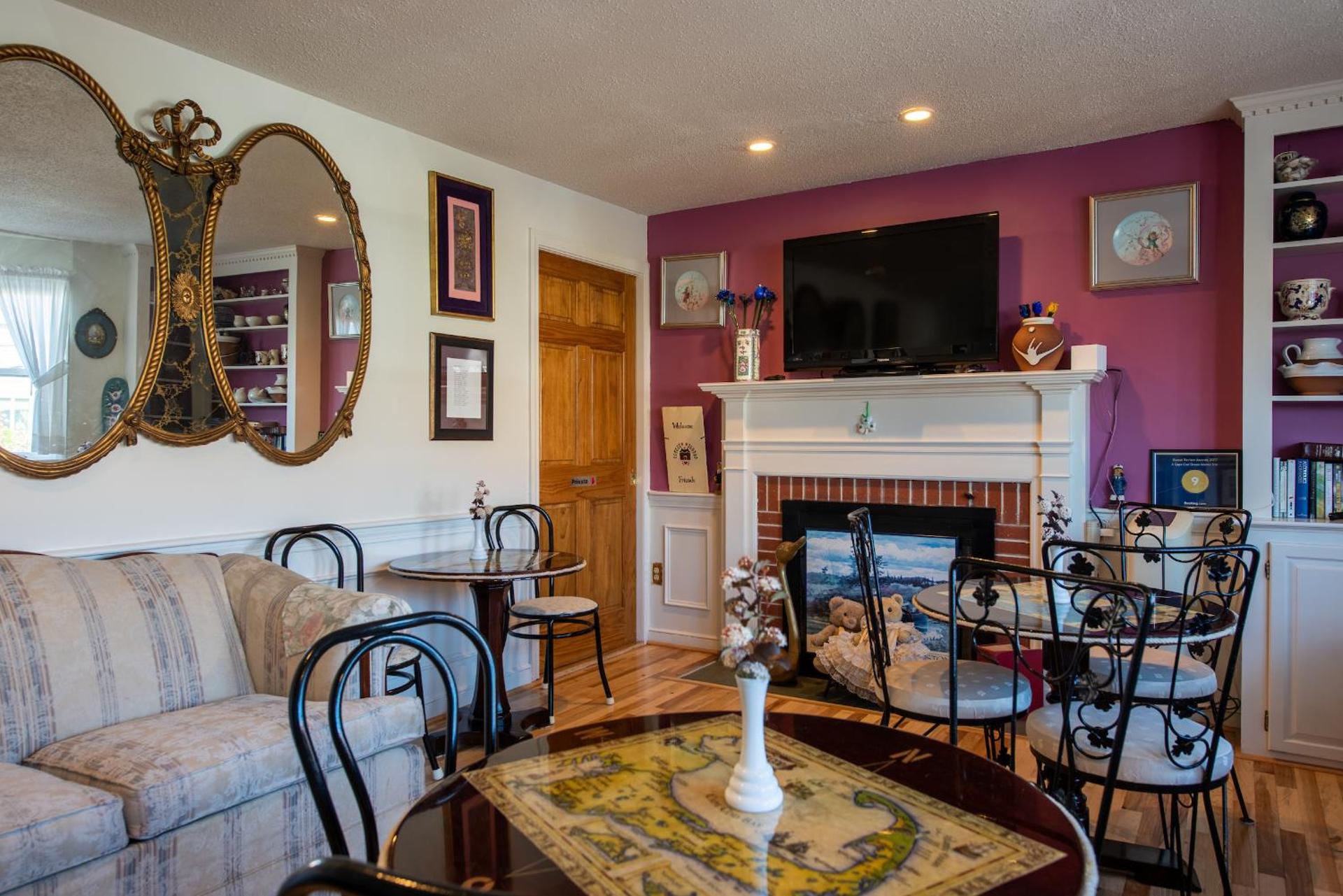 A Cape Cod Ocean Manor Inn