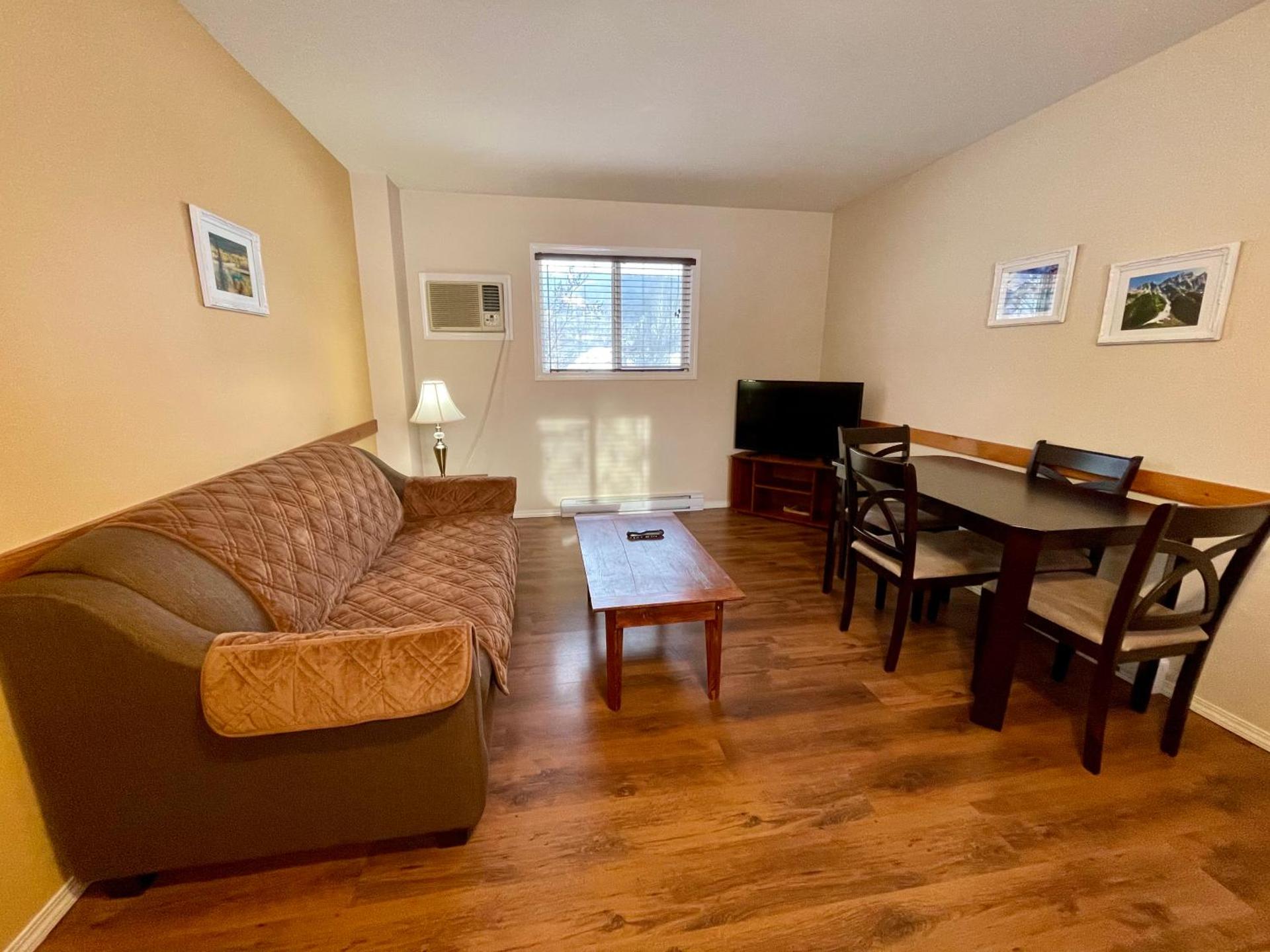 One-Bedroom Cottage 9