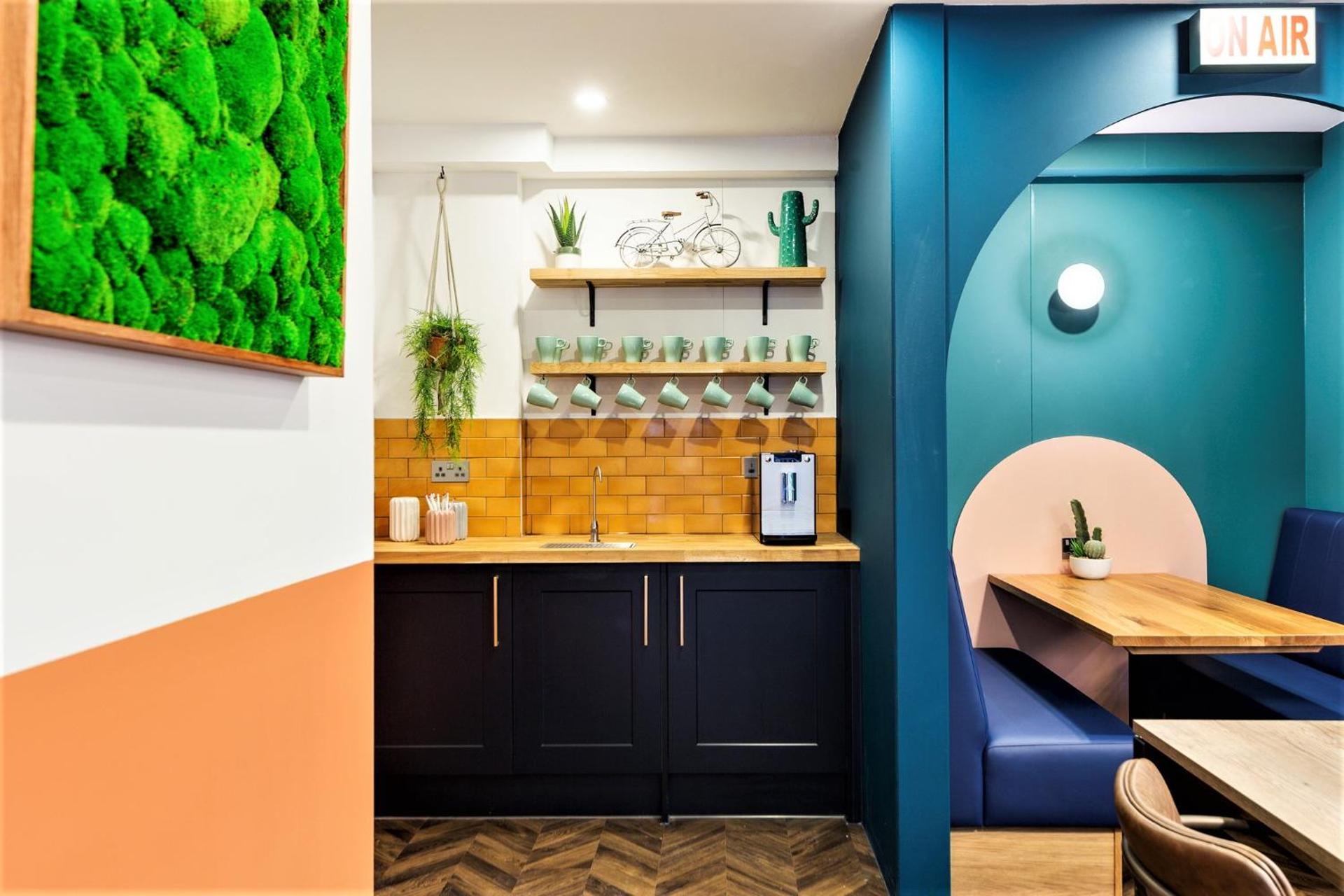 Communal lounge/ TV room