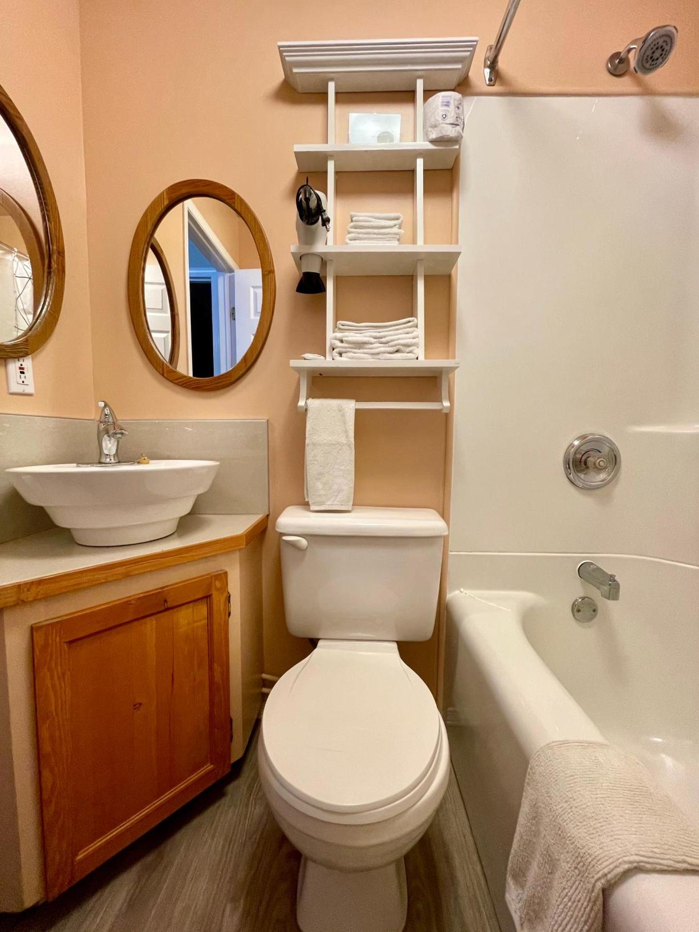 Two-Bedroom Cottage 6