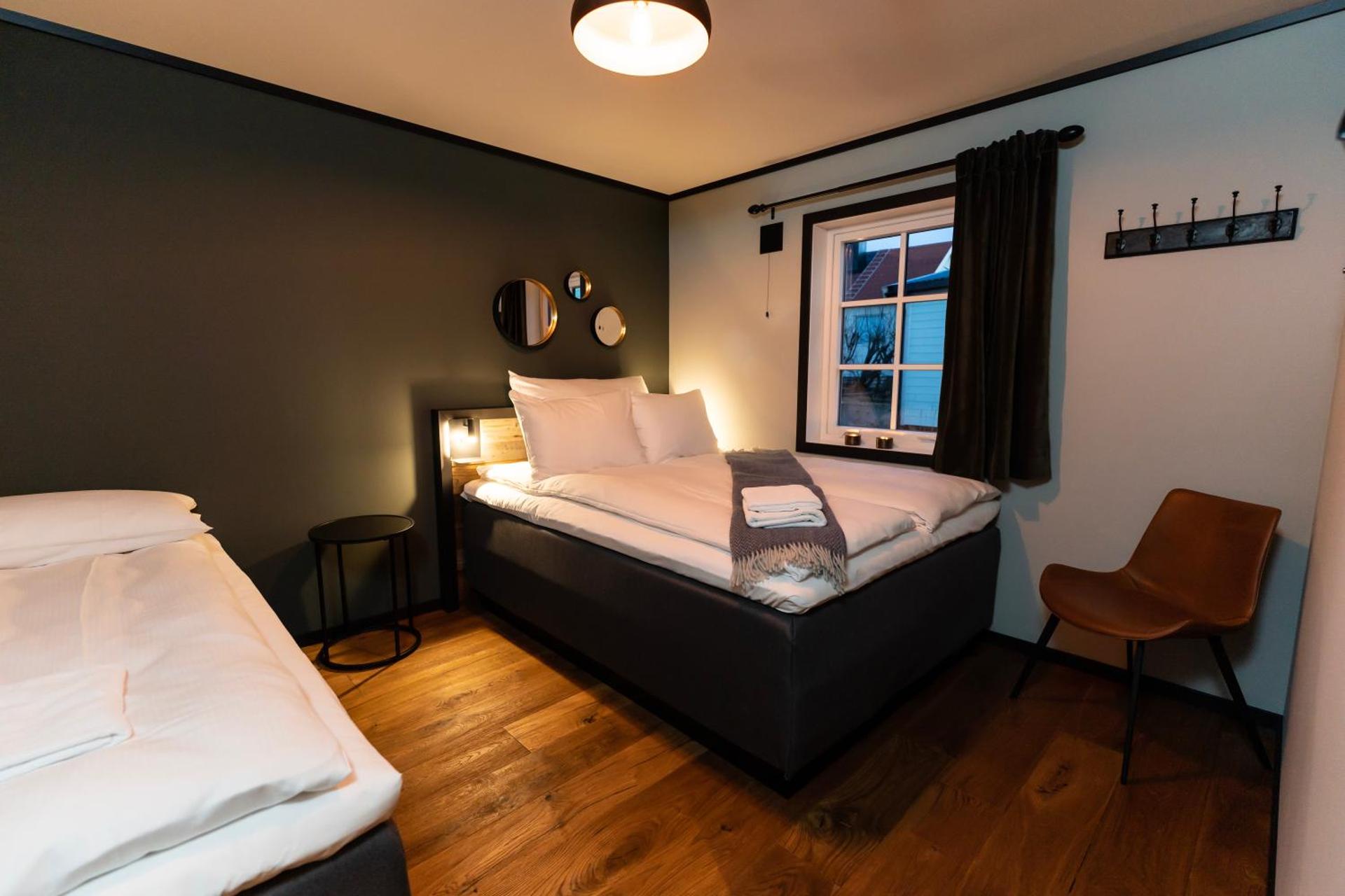 Deluxe Three- Bedroom Apartment with Sea View & Balcony