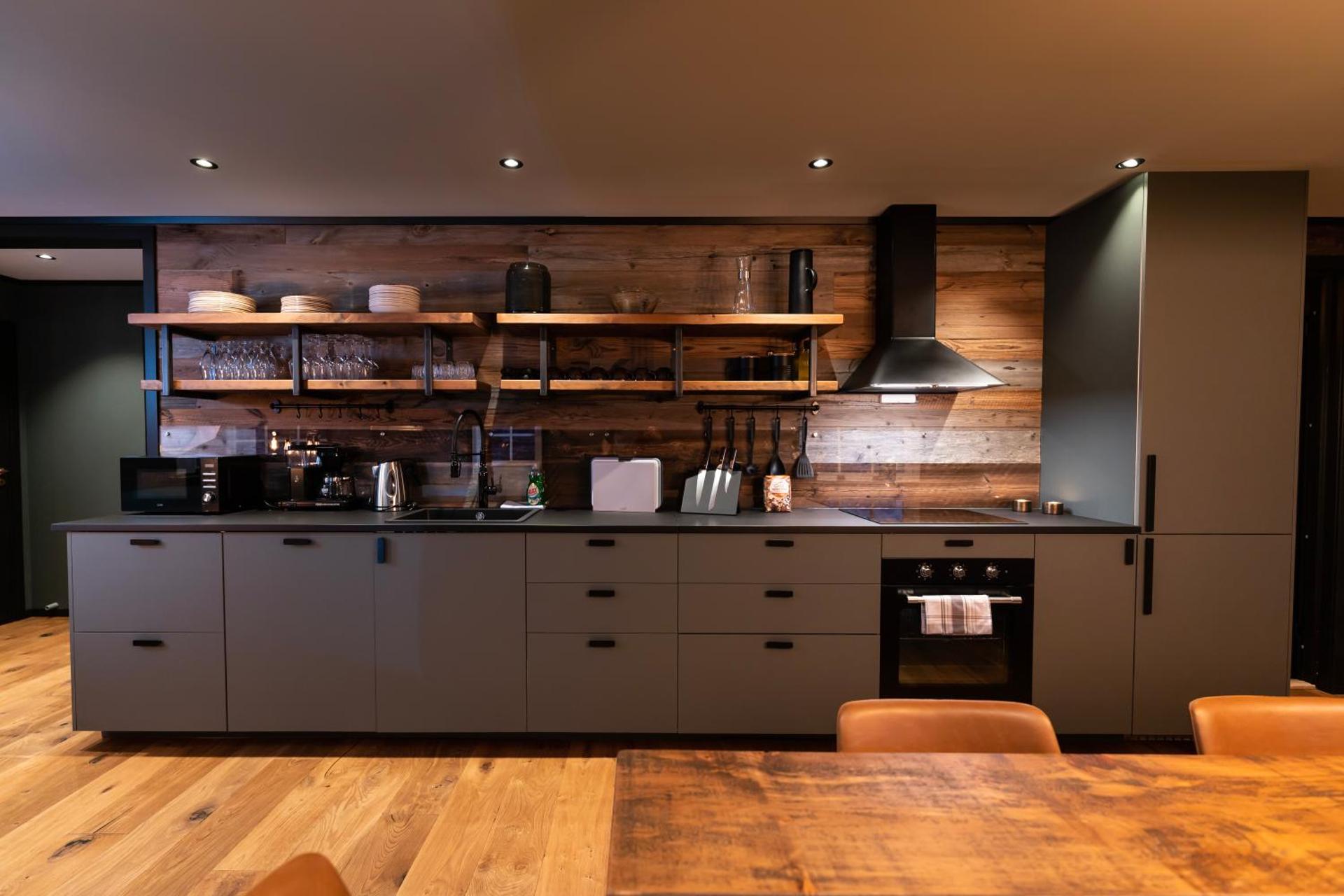 Deluxe Three- Bedroom Apartment with Sea View & Balcony