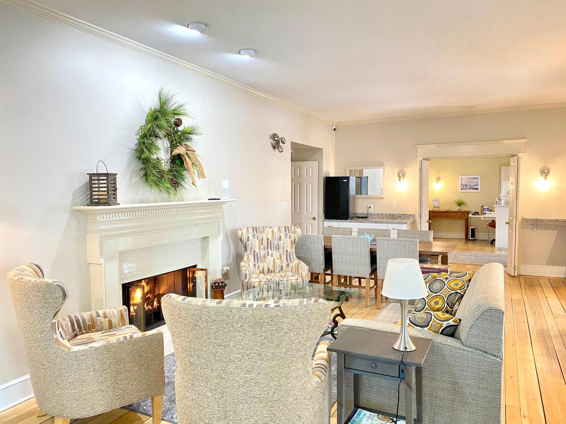 Communal lounge/ TV room