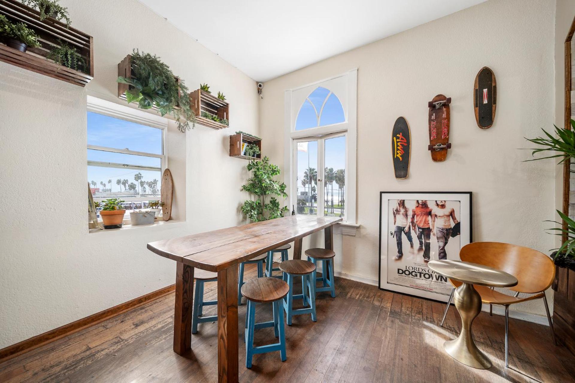 Communal lounge/ TV room