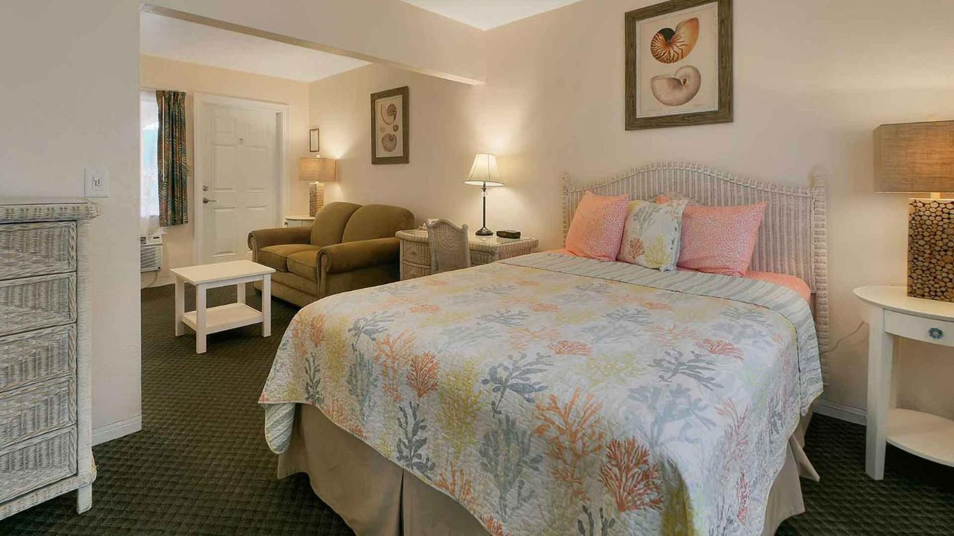 Carlton House Motel and Suites