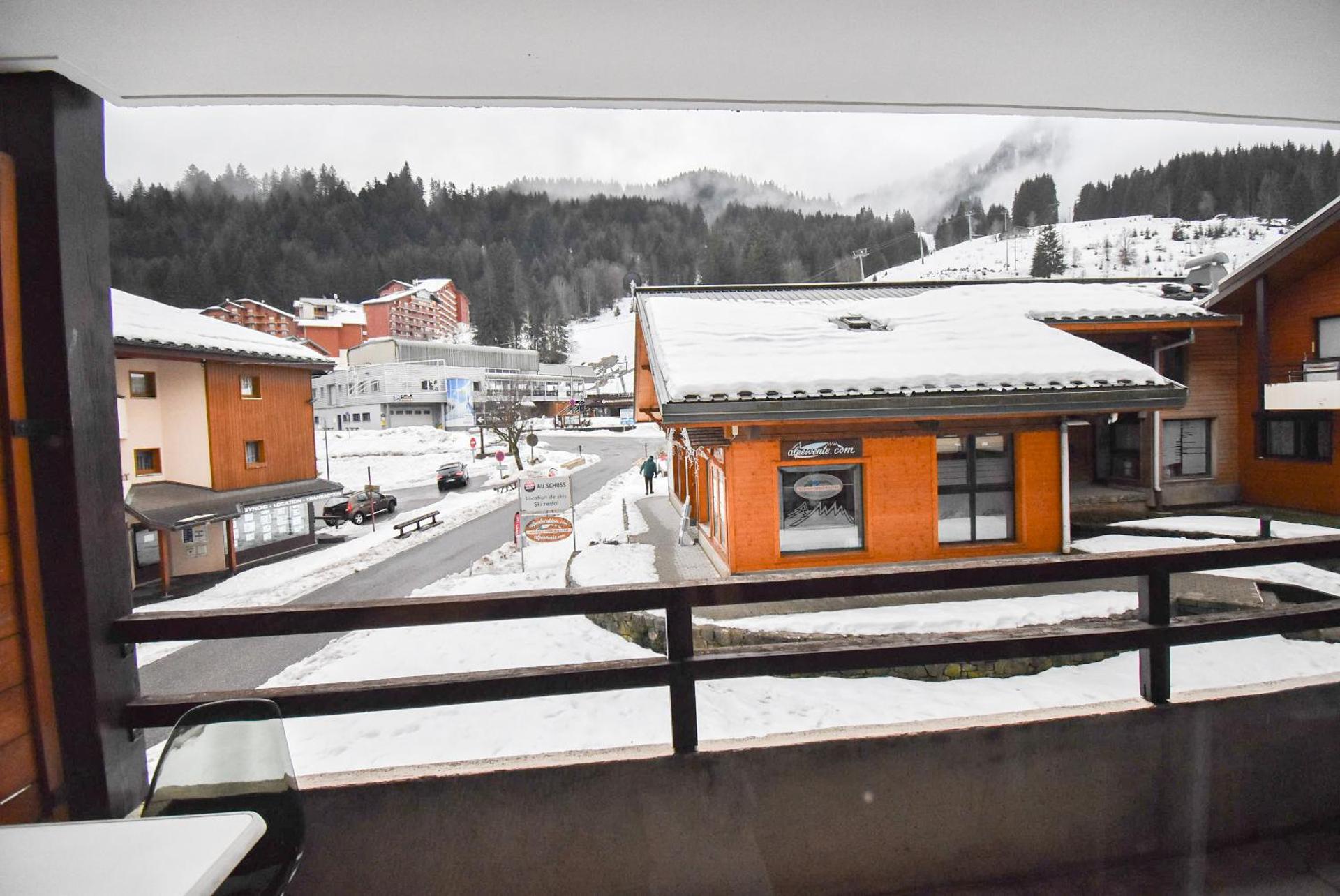 Le Relai S34 - Grand et lumineux studio avec coin montagne 4-6 pers avec WIFI, 50m des pistes, grand balcon exposé SUD, DRAPS NON COMPRIS