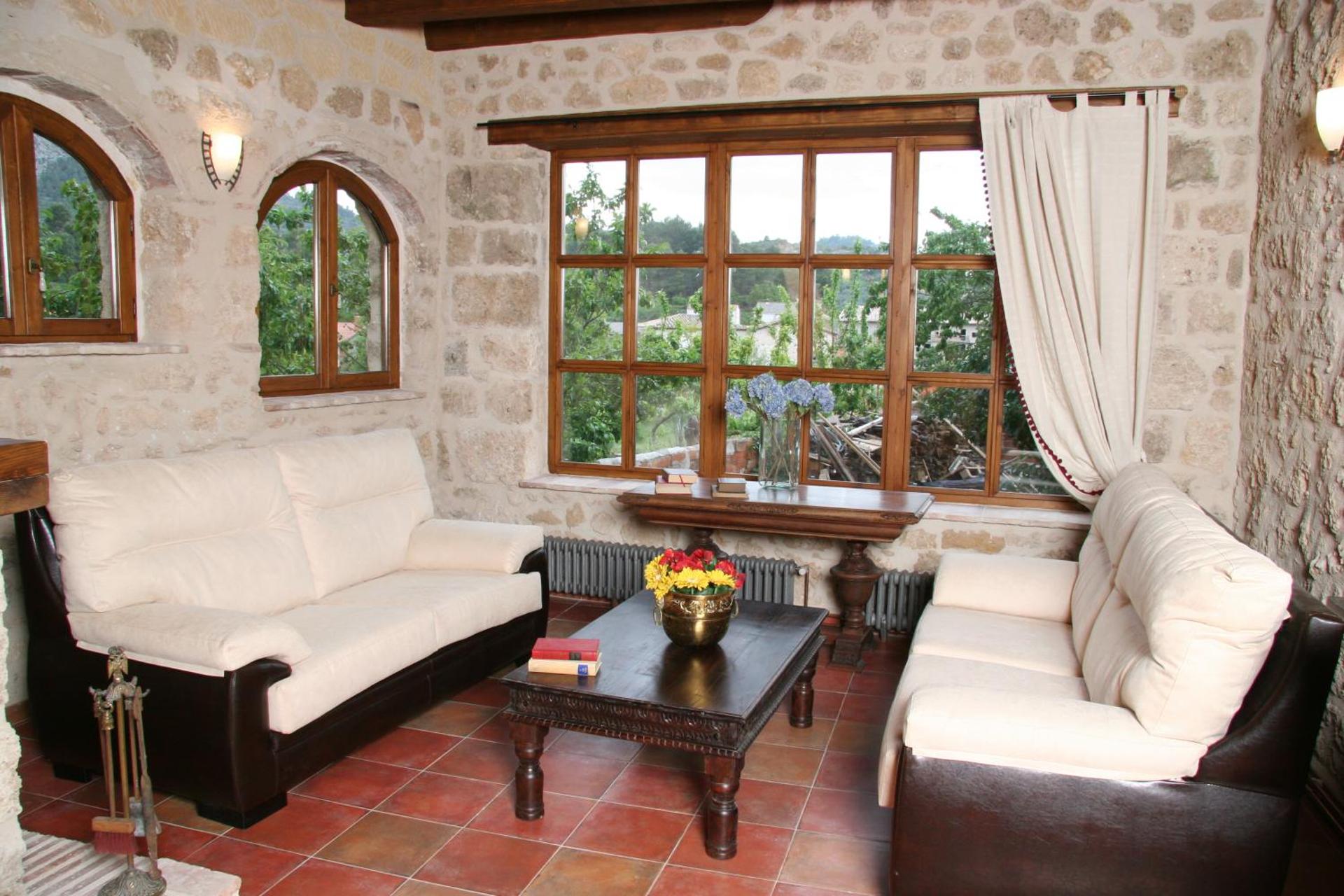 Communal lounge/ TV room