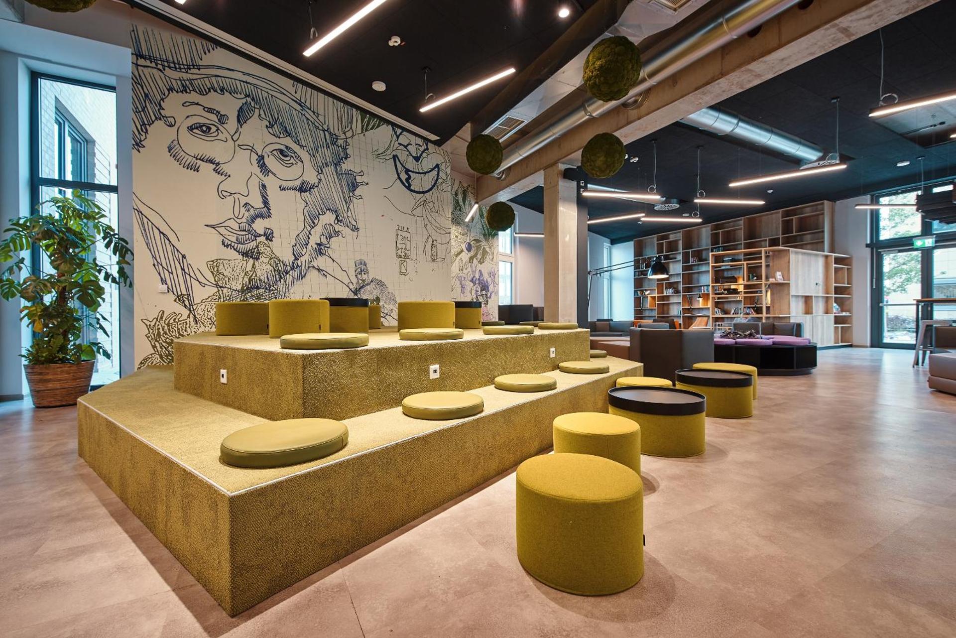 Communal lounge/ TV room