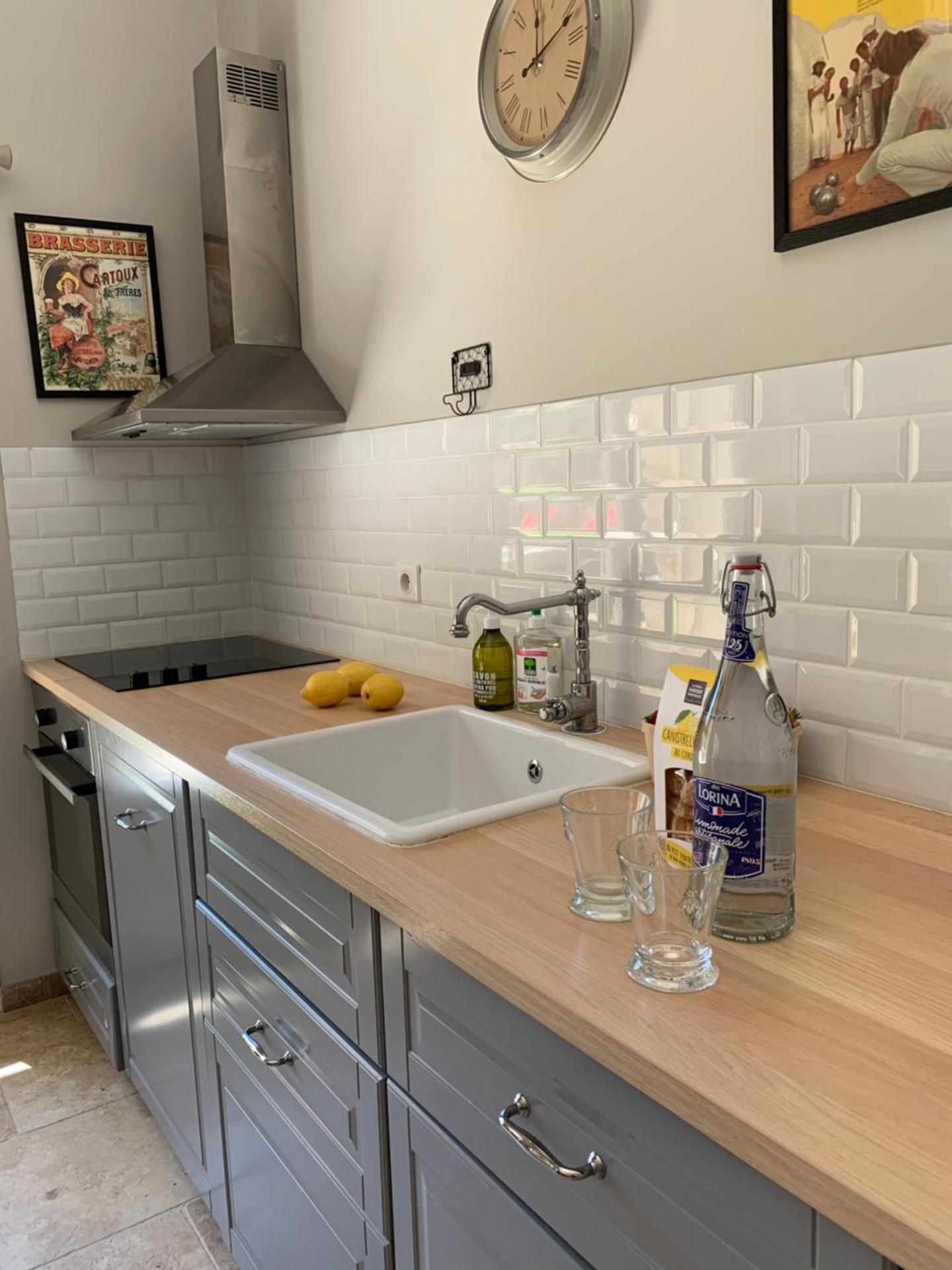 Kitchen or kitchenette