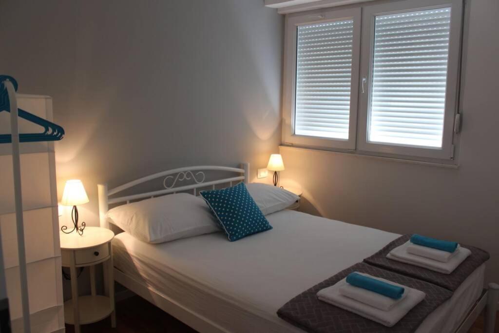 Banana Split Youth Apartment