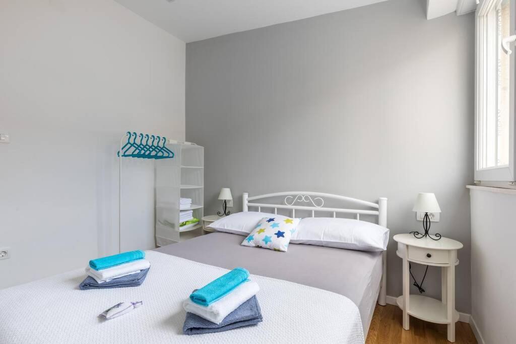 Banana Split Youth Apartment