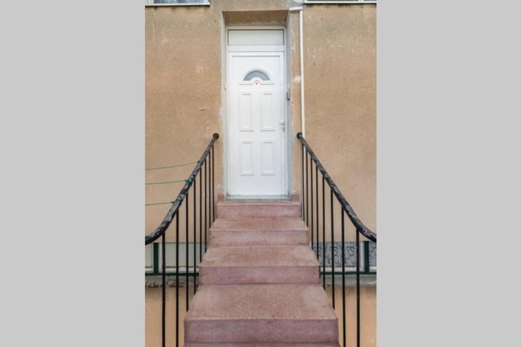 Banana Split Youth Apartment