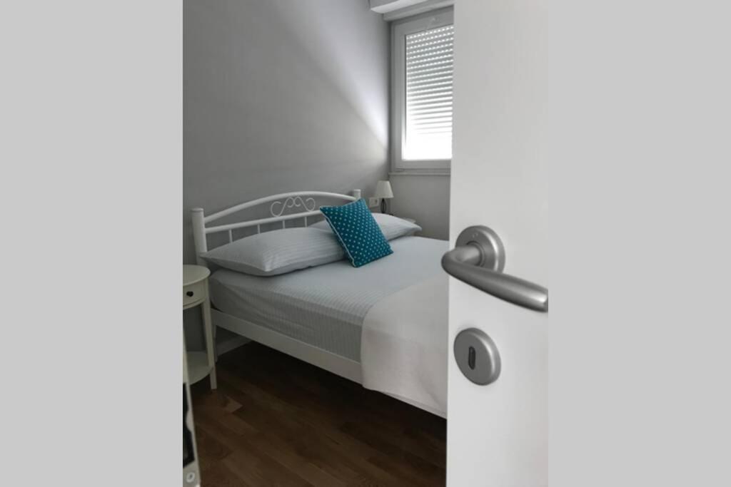 Banana Split Youth Apartment