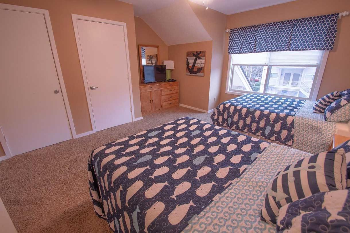 Walk to Hilton Head Island Beach Villa with Balcony