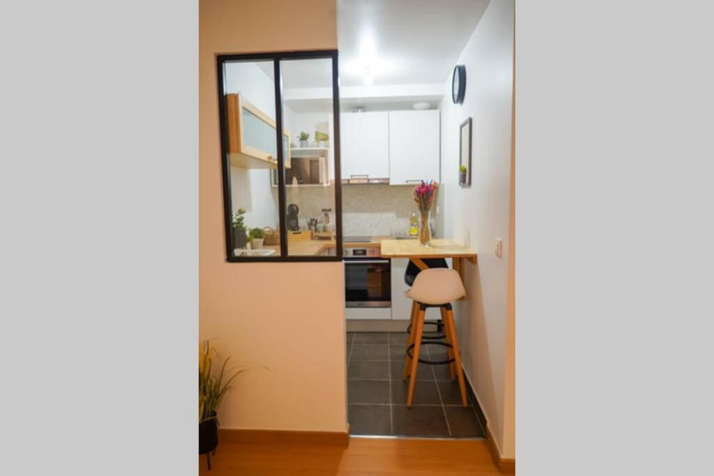 Le Confortable-Cosy studio à 3 minutes du métro