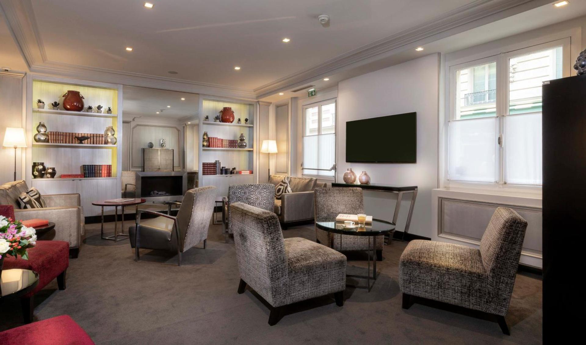 Communal lounge/ TV room