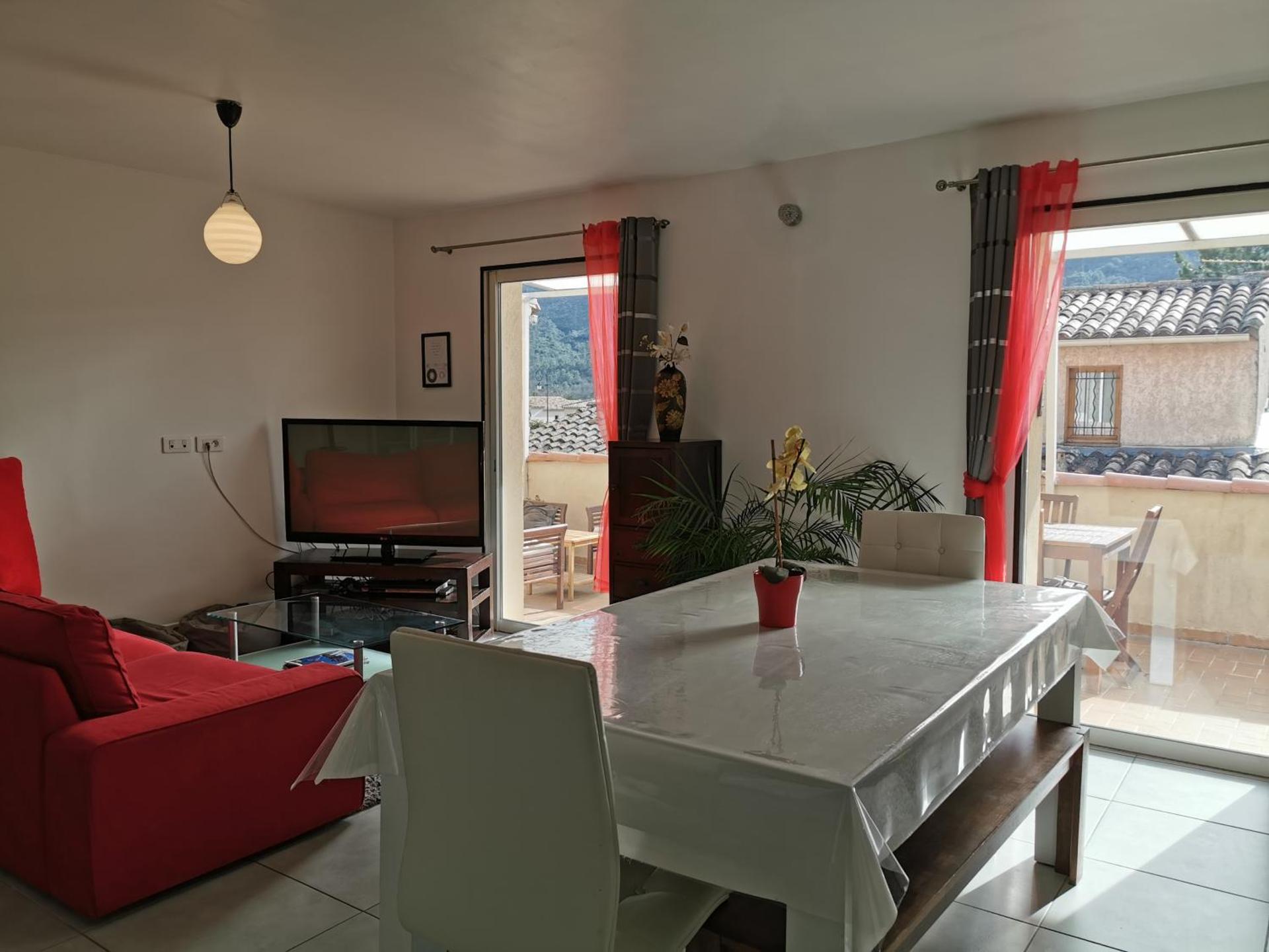 Communal lounge/ TV room