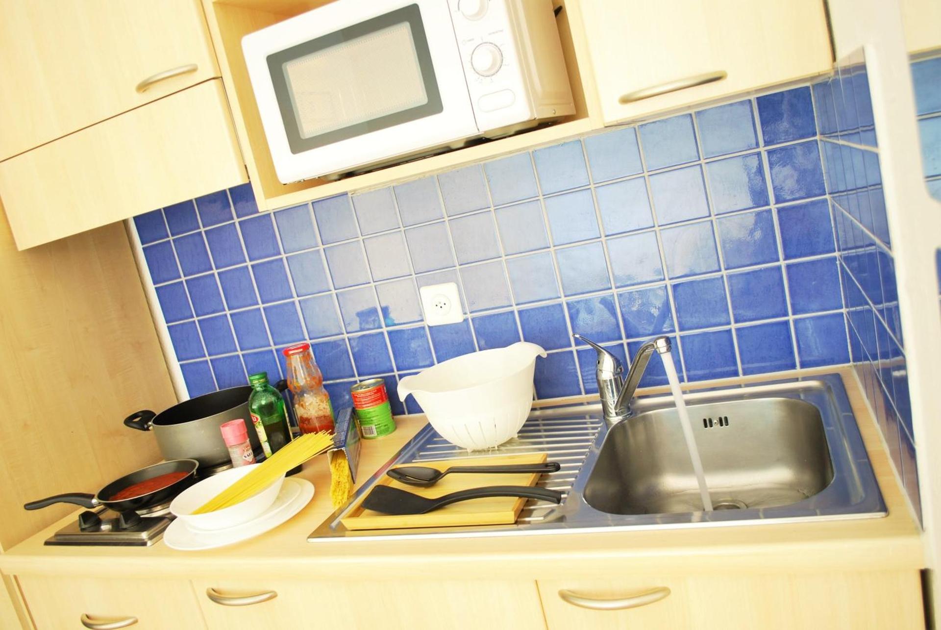 Kitchen or kitchenette