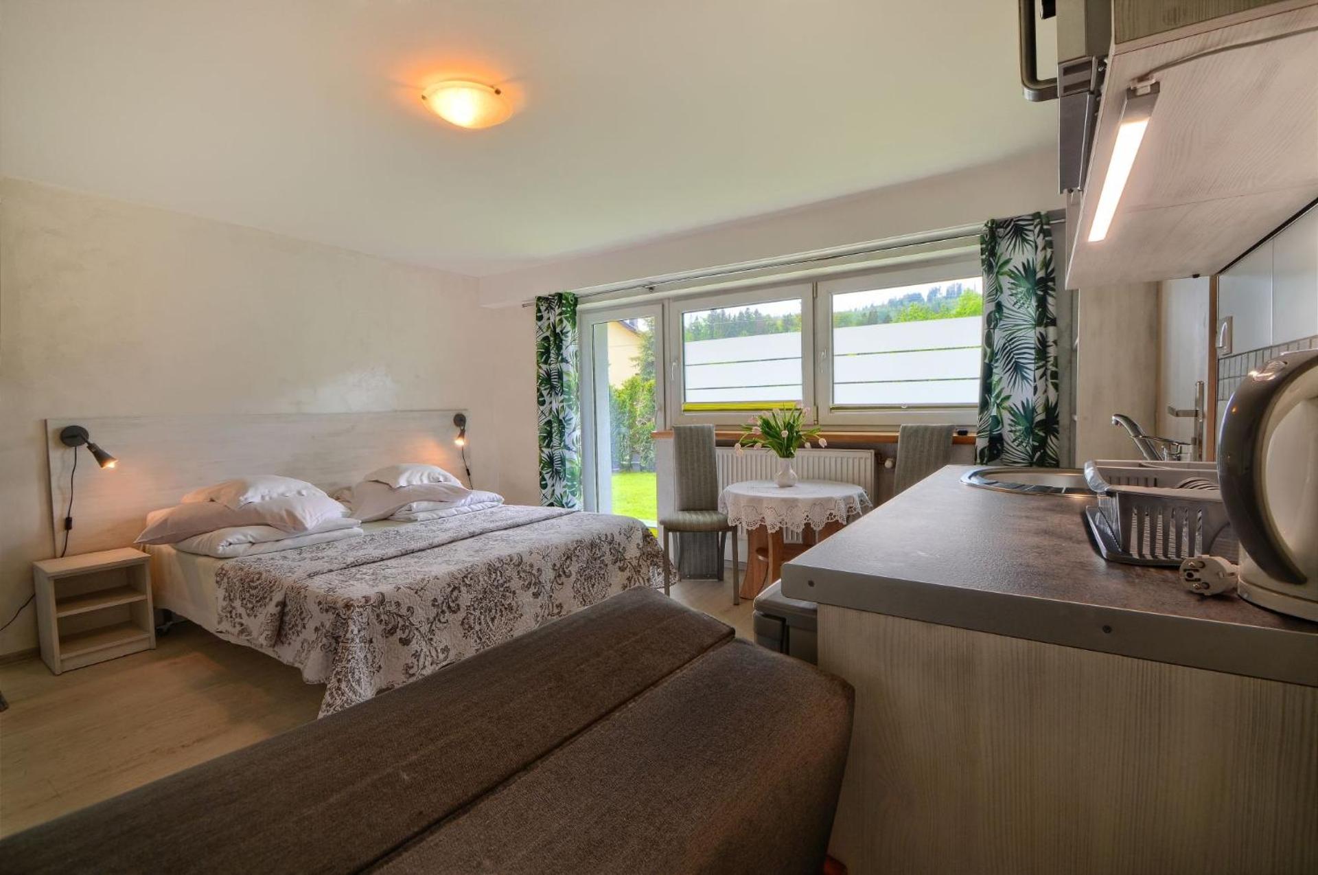 Willa Cyprys - pokoje i apartamenty z aneksami - Centrum