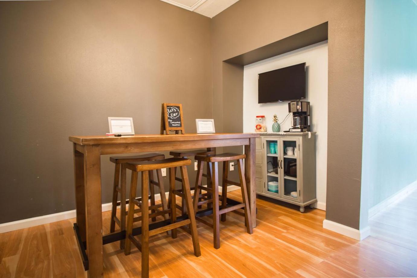 Communal lounge/ TV room