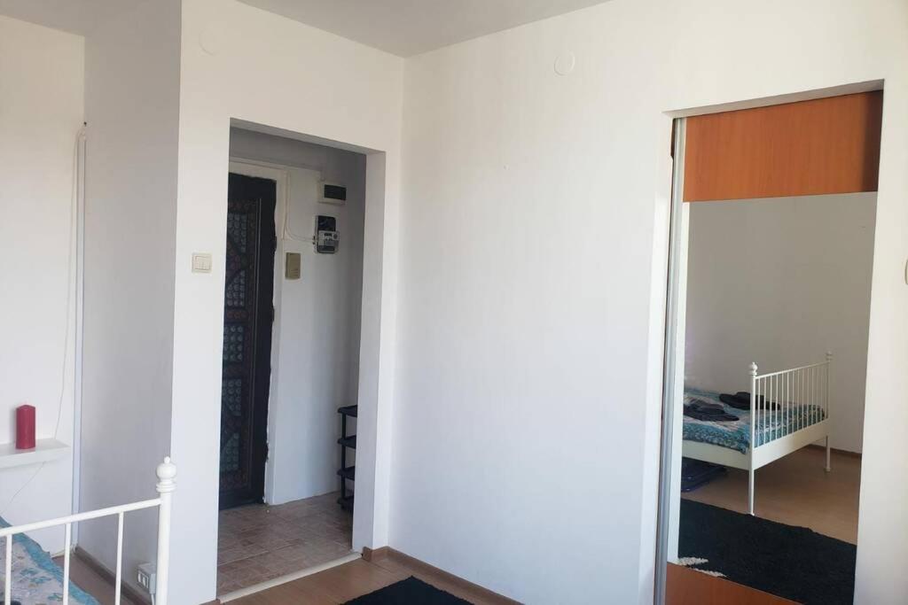 Închiriez garsoniera în regim hotelier unirii