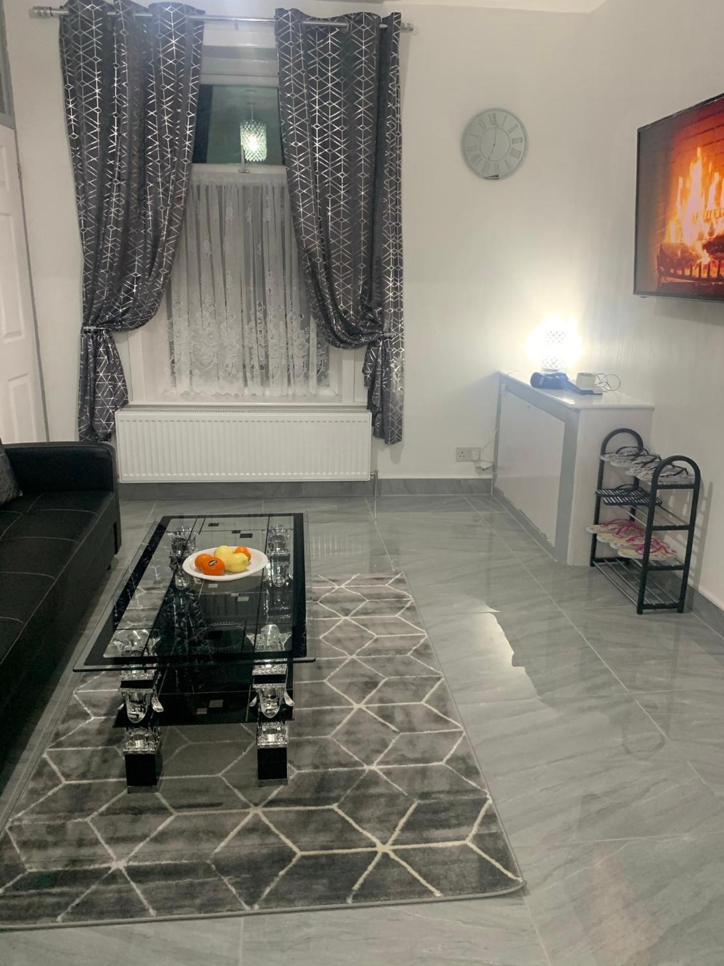 Travis House Three Luxury Modern Living free WiFi