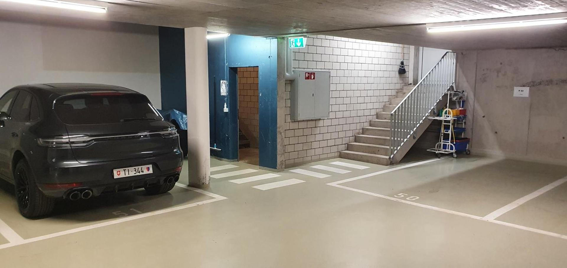 Realp-Andermatt 3,5 locali giardino privato In mezzo la natura, spettacolare per appassionati montanbike, pesca ecc In inverno fai sci di fondo dal giardino e con il treno davanti a casa si raggiunge in 5min il comprensorio scistico di Andermatt