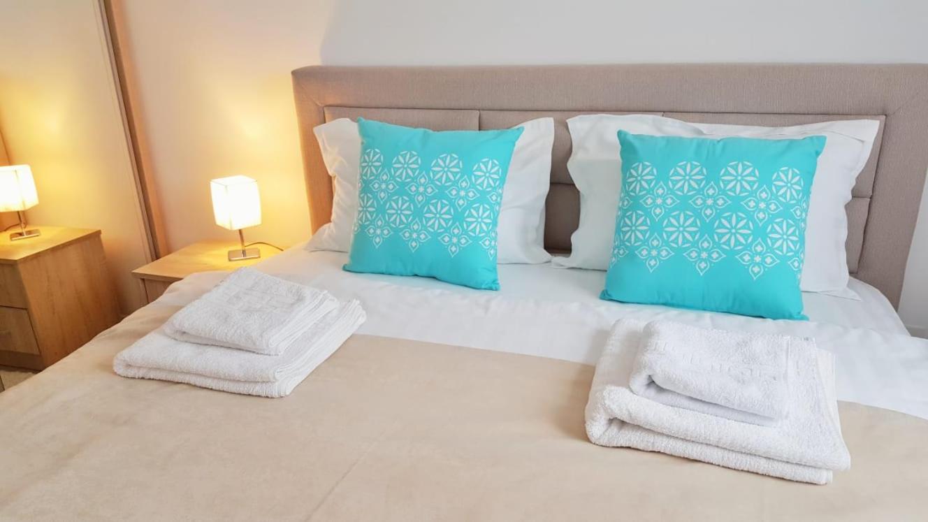 Skyblue Central apartment - 2 Bedrooms & free parking