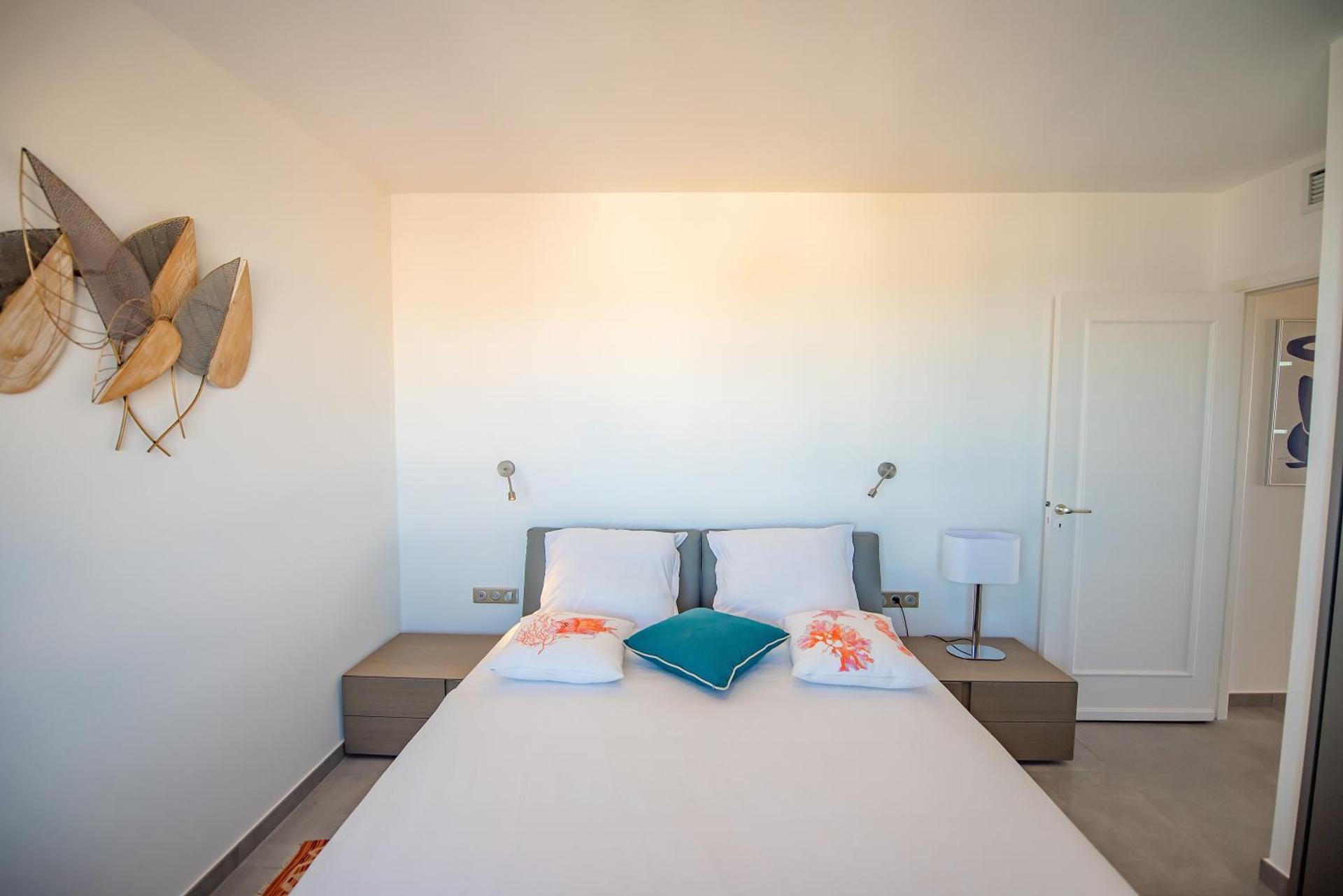 High Standing with Incredible Old Antibes and Sea views