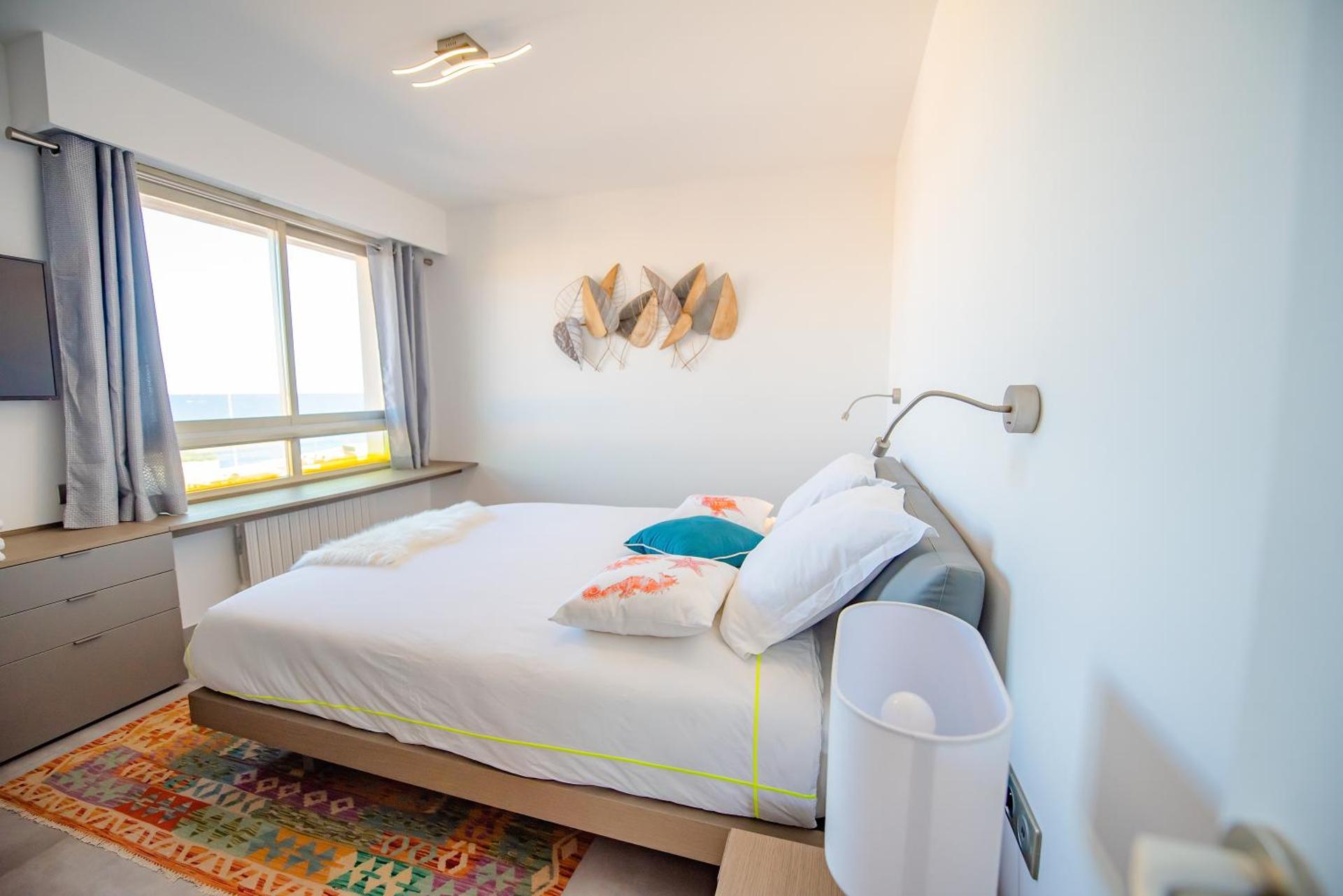 High Standing with Incredible Old Antibes and Sea views