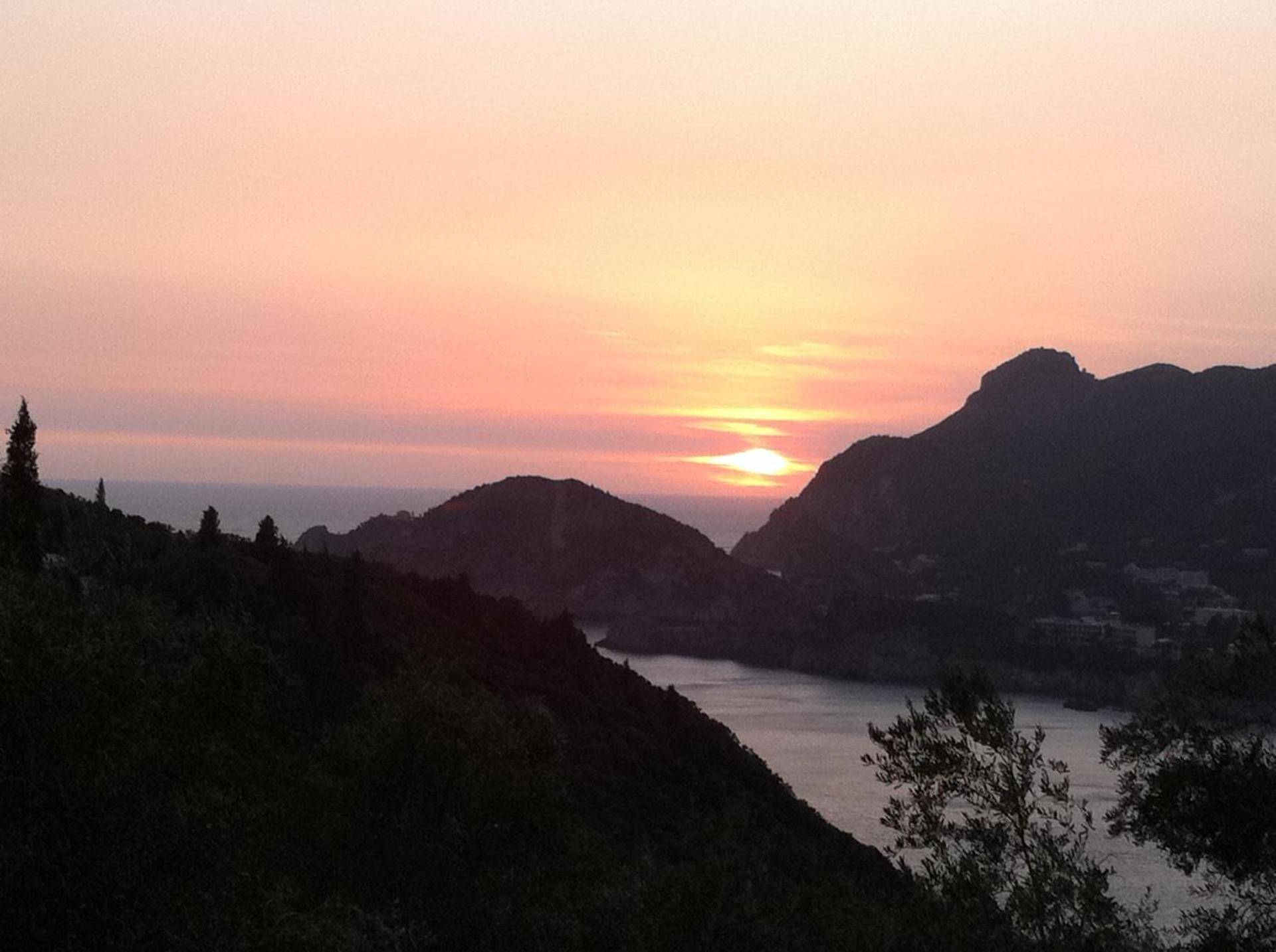 Natur-Steinhaus mit Meerblick: hell, ruhig, exklusiv, strandnah