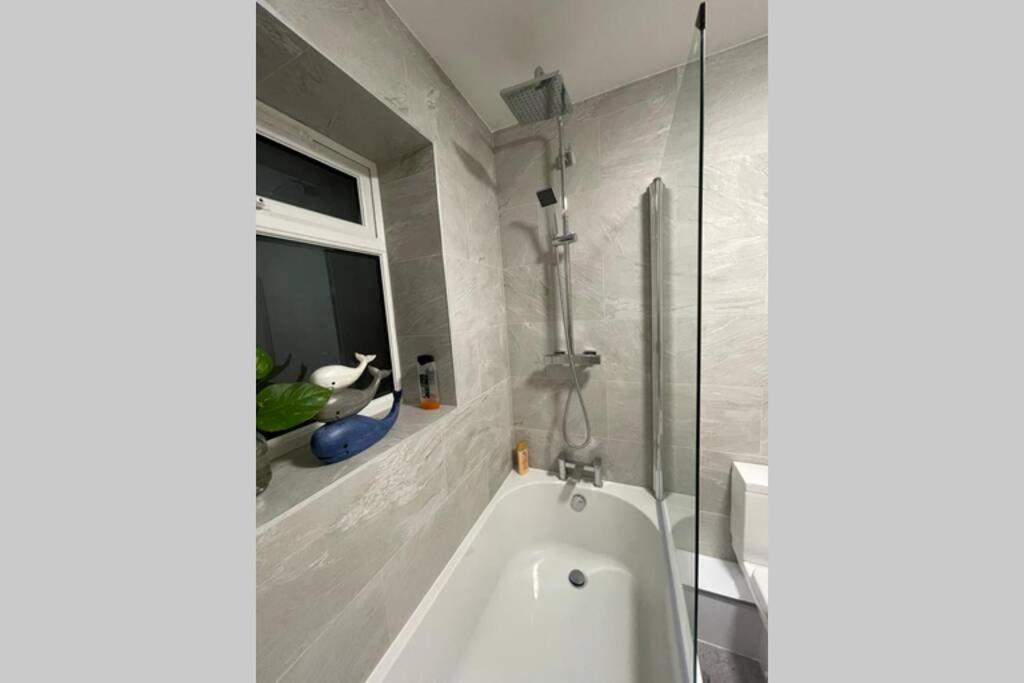 Luxury Modern 2Bed Seafront Apartment in Rhos on Sea