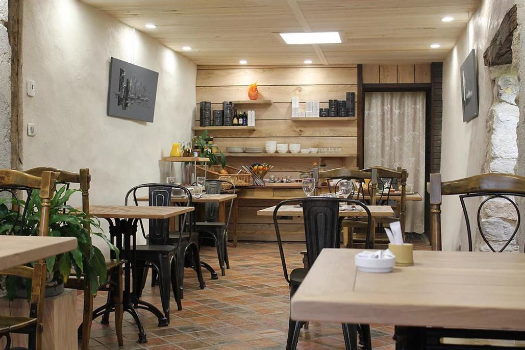 GITE DU ROY D'AMONT Plaine de l'Ain, repas sur réservation