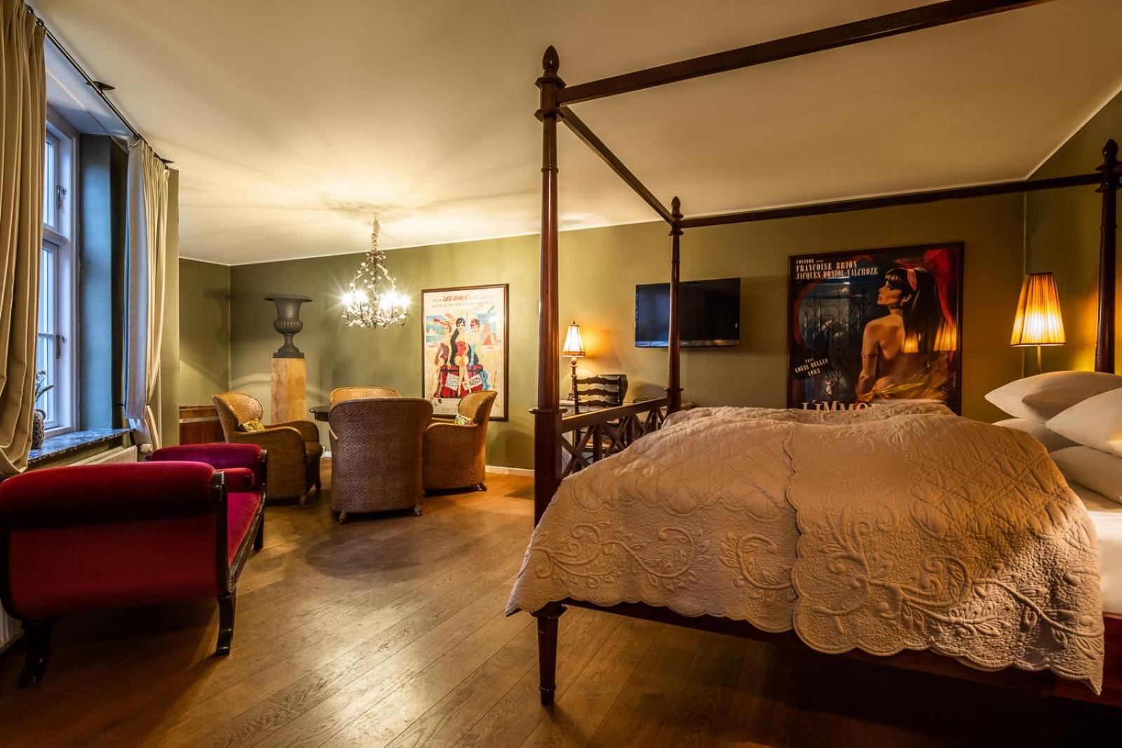 Photo of the whole room