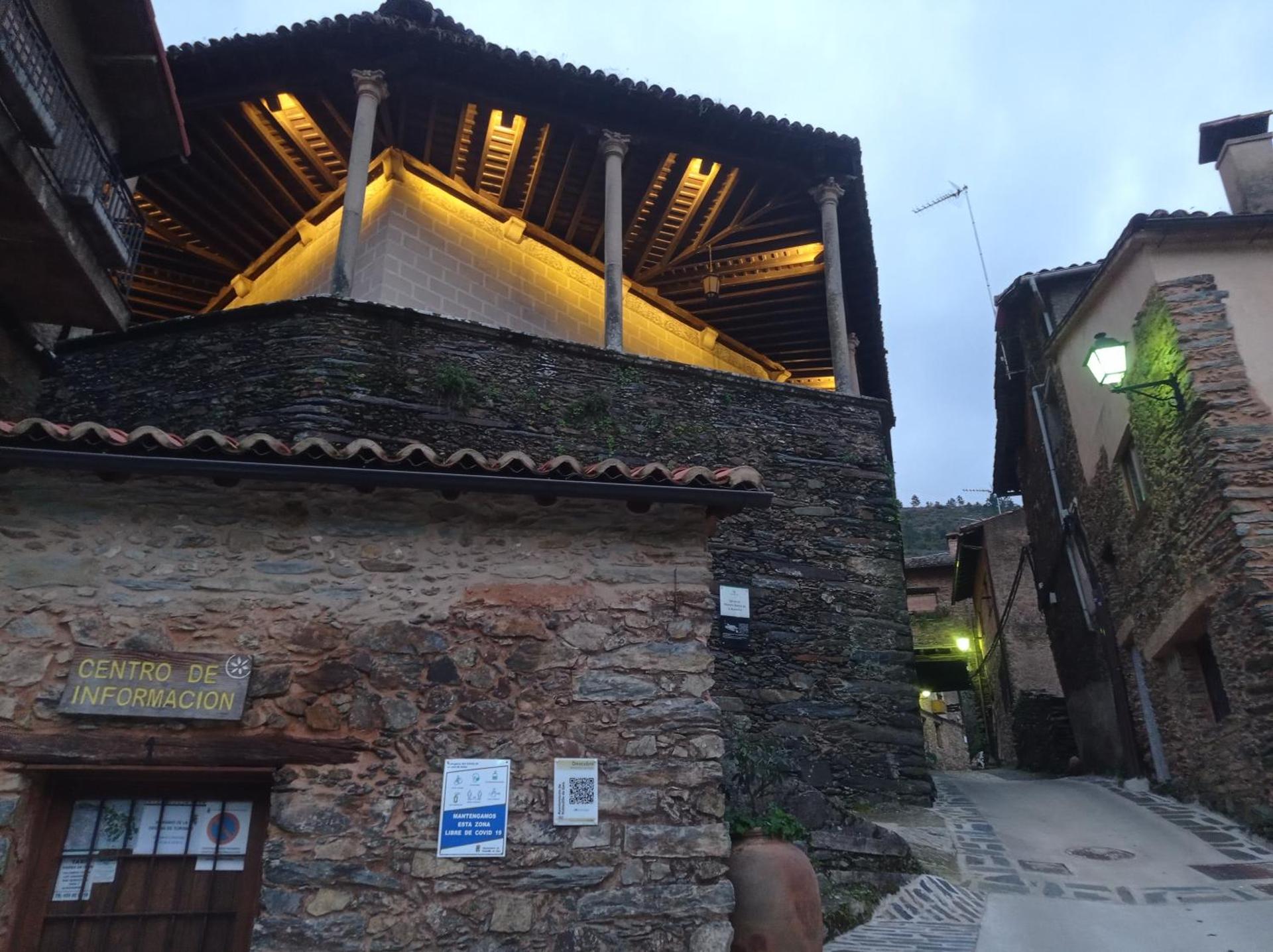 Bungalow with Garden View