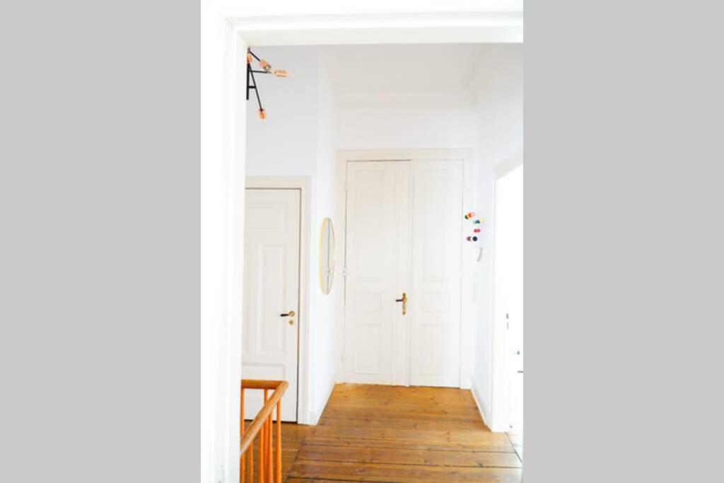 Großzügige 185m2-Altbauwohnung in Bestlage 7Zimmer-2Bäder-2Küchen-2WCs