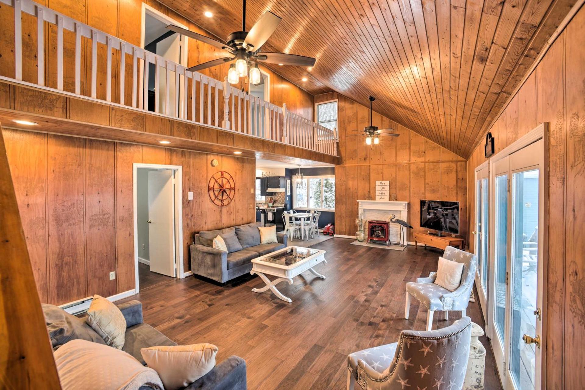 Hot Tub Secluded Hideaway on Sleepy Hollow Lake