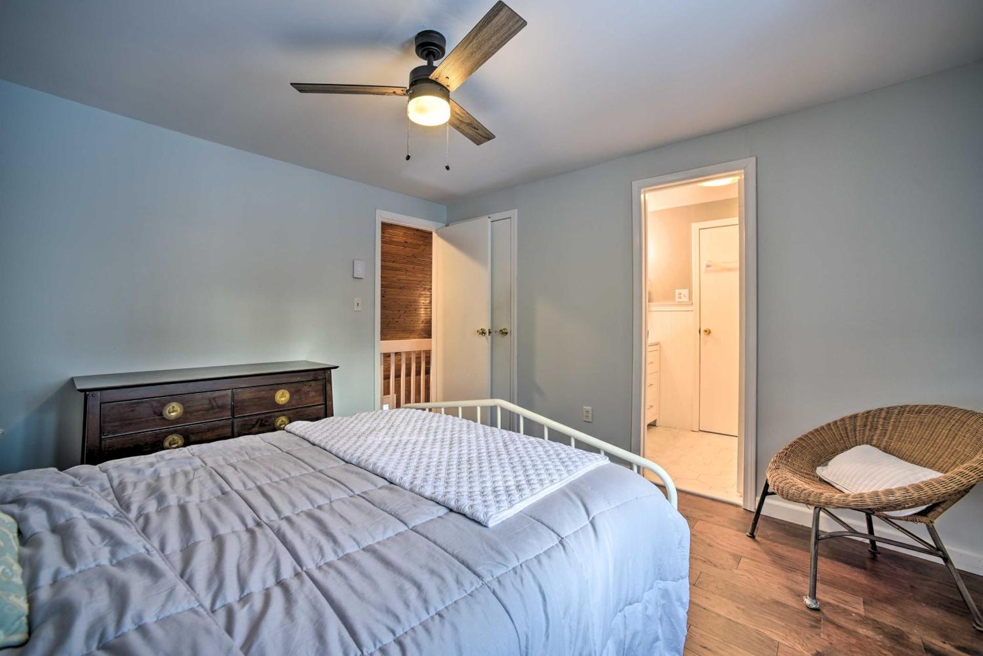 Hot Tub Secluded Hideaway on Sleepy Hollow Lake