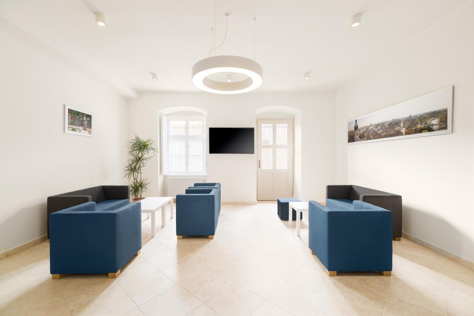 Communal lounge/ TV room