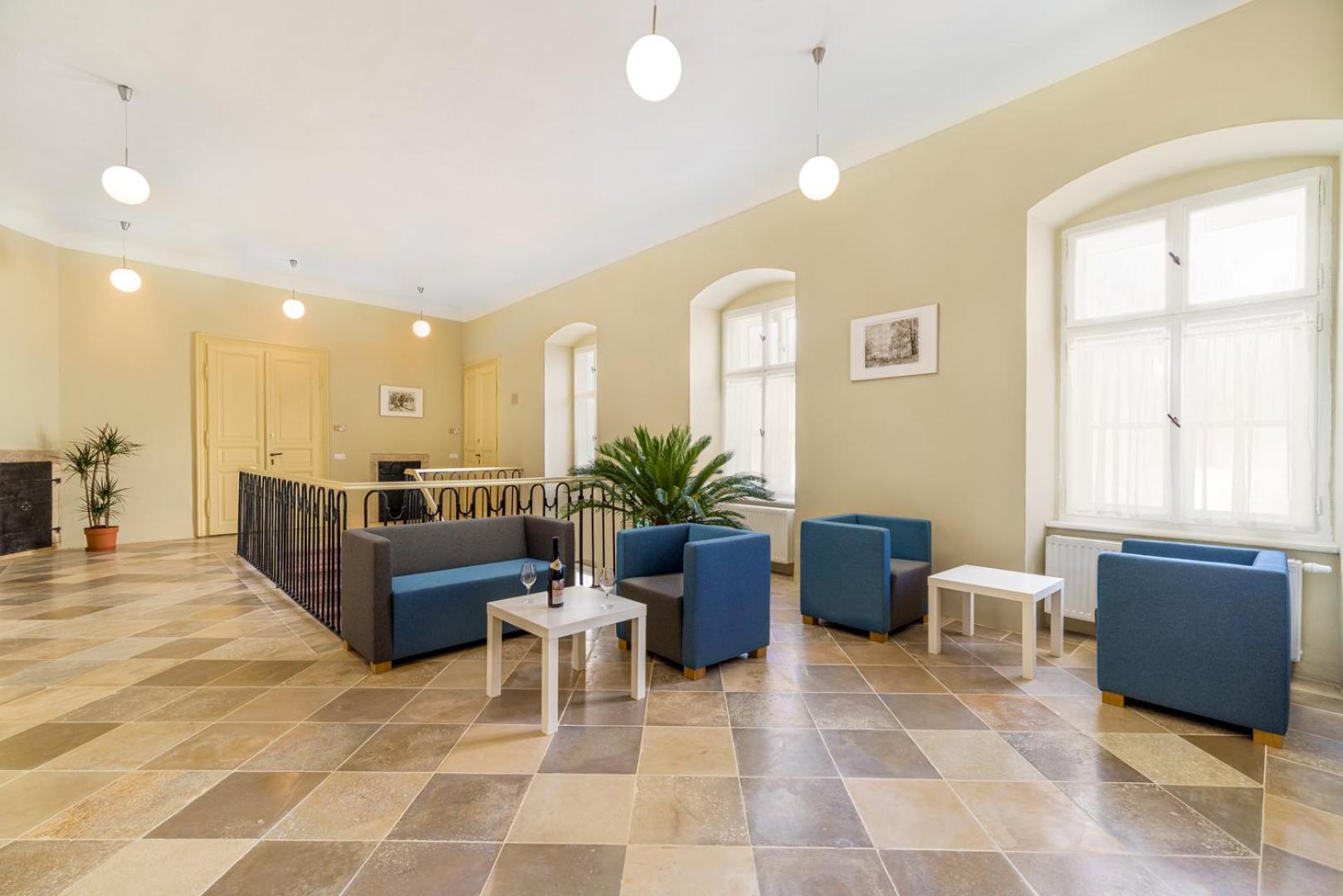 Communal lounge/ TV room