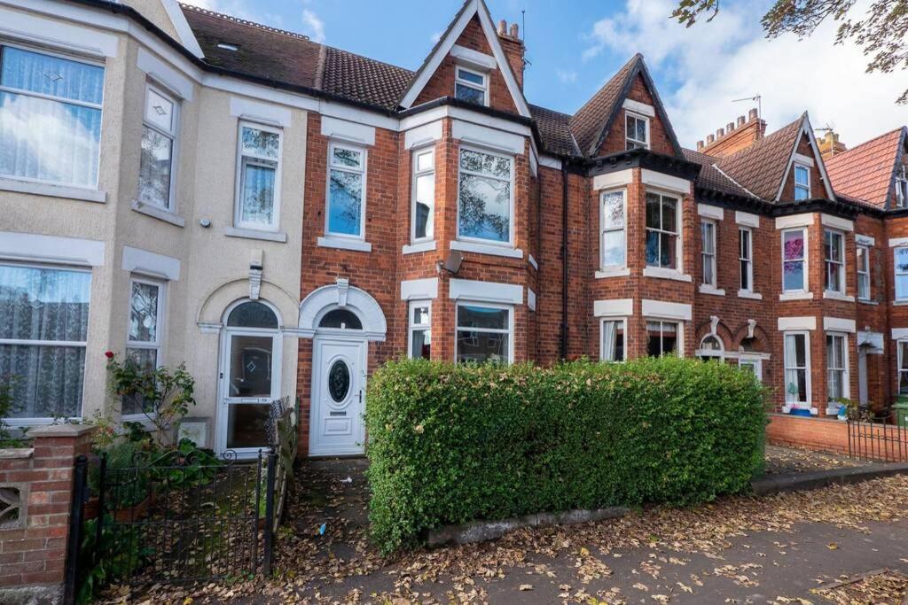 Cliff Garden, Close to Sea