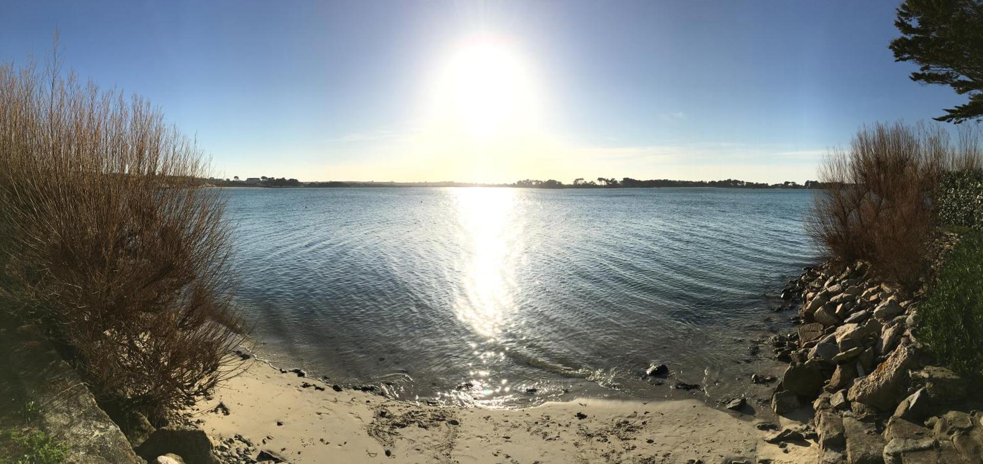 MAISON LES PIEDS DANS L EAU