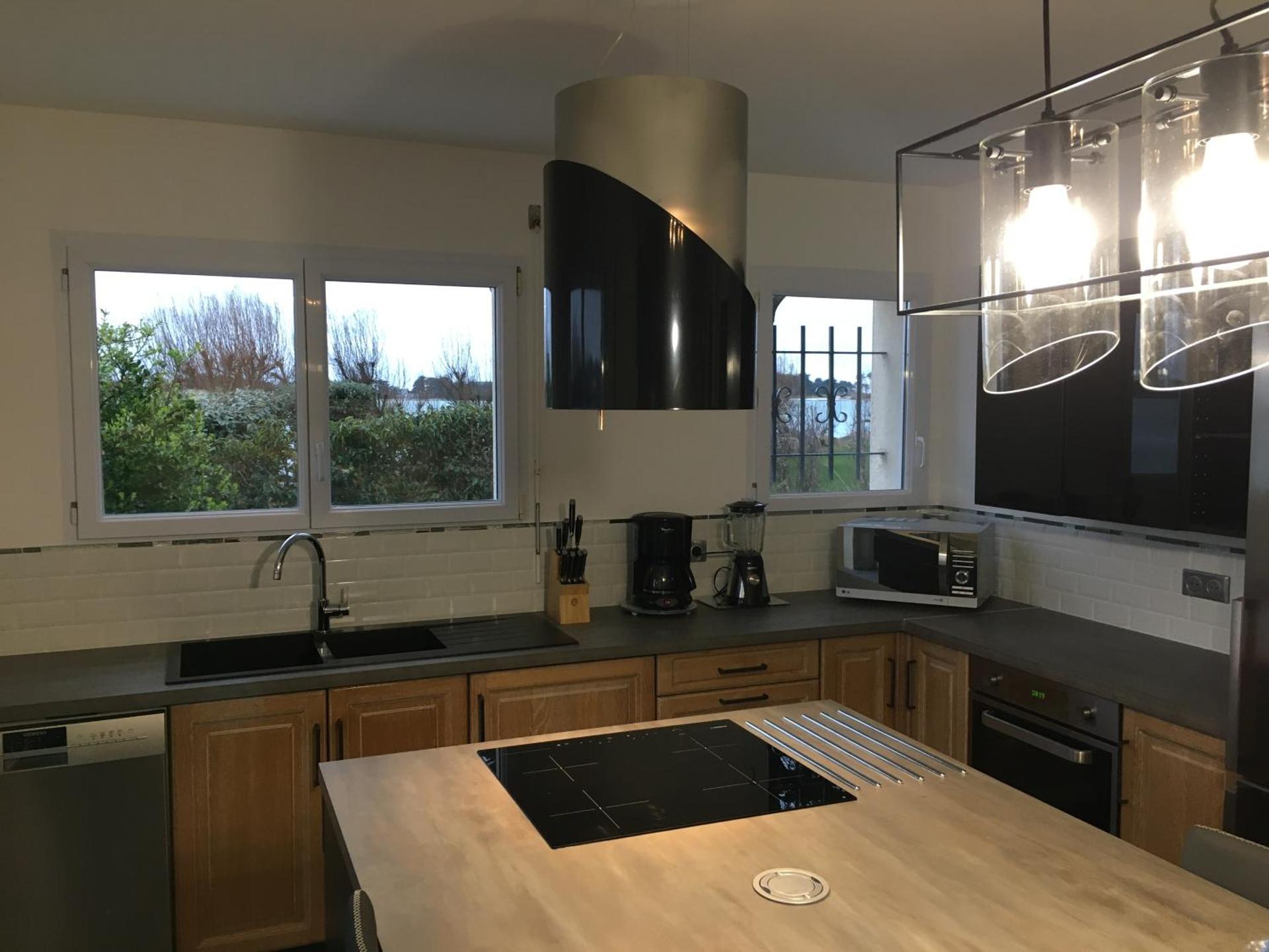 MAISON LES PIEDS DANS L EAU