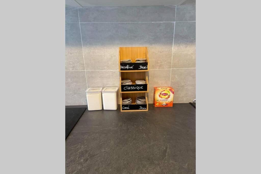 Joli T2, jacuzzi, lit rond, jardin, parking privé, métro