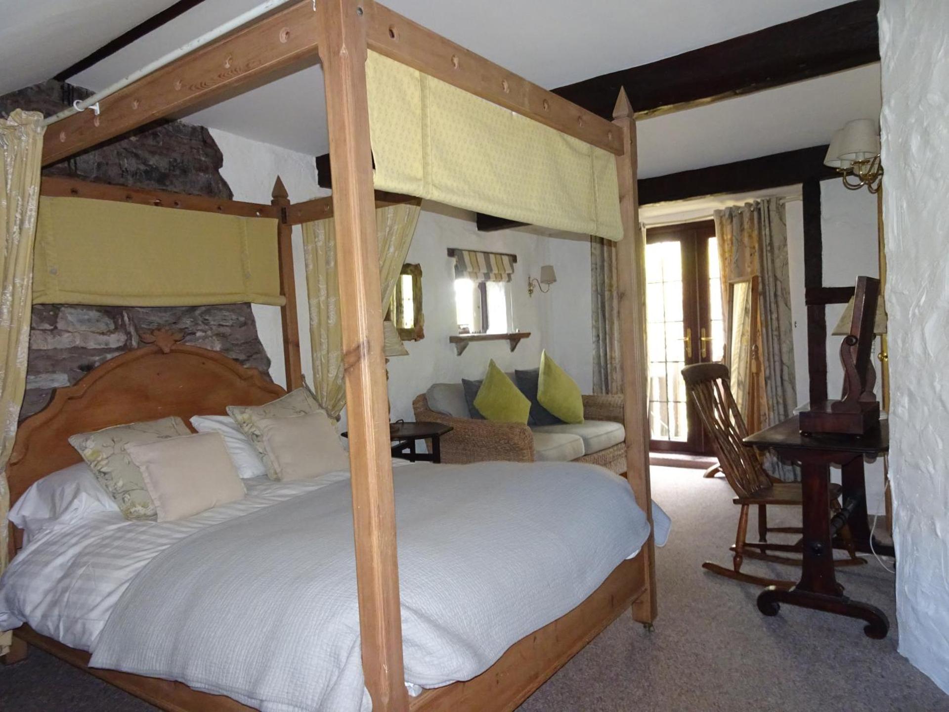 Four Poster Suite with Spa Bath