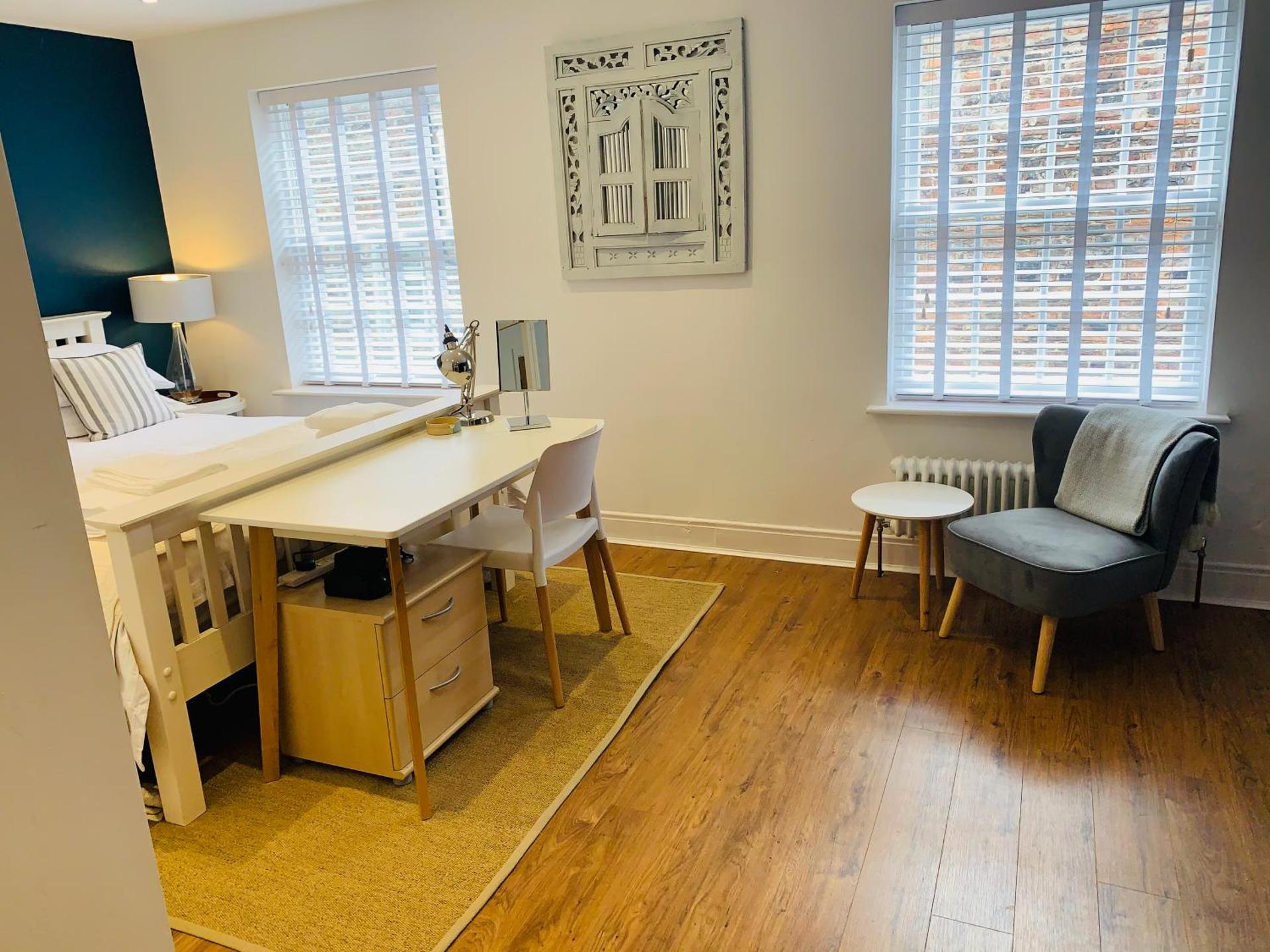 The Mews Cottage, with parking, Yarm